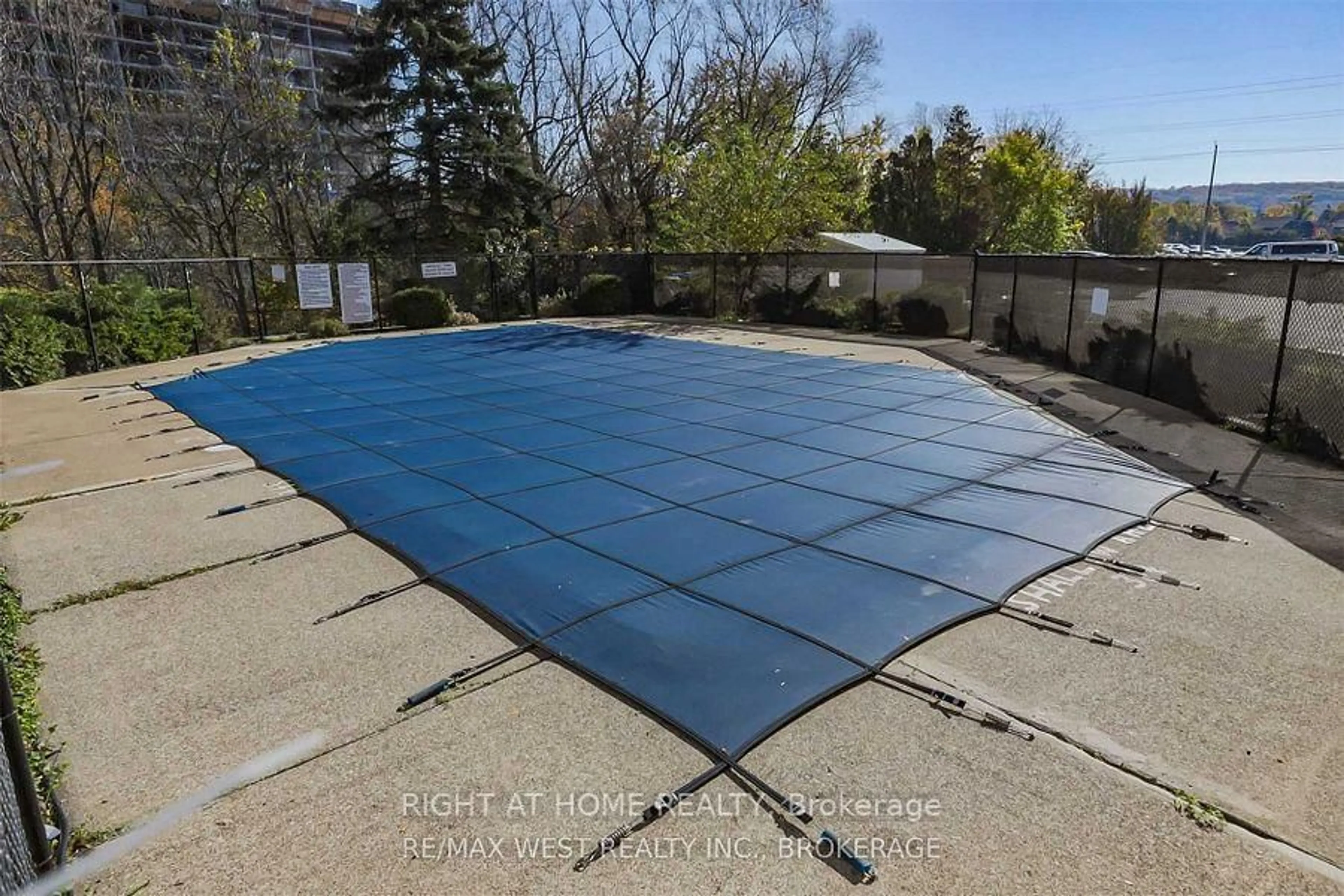 Pool for 215 Glenridge Ave #207, St. Catharines Ontario L2T 3J7
