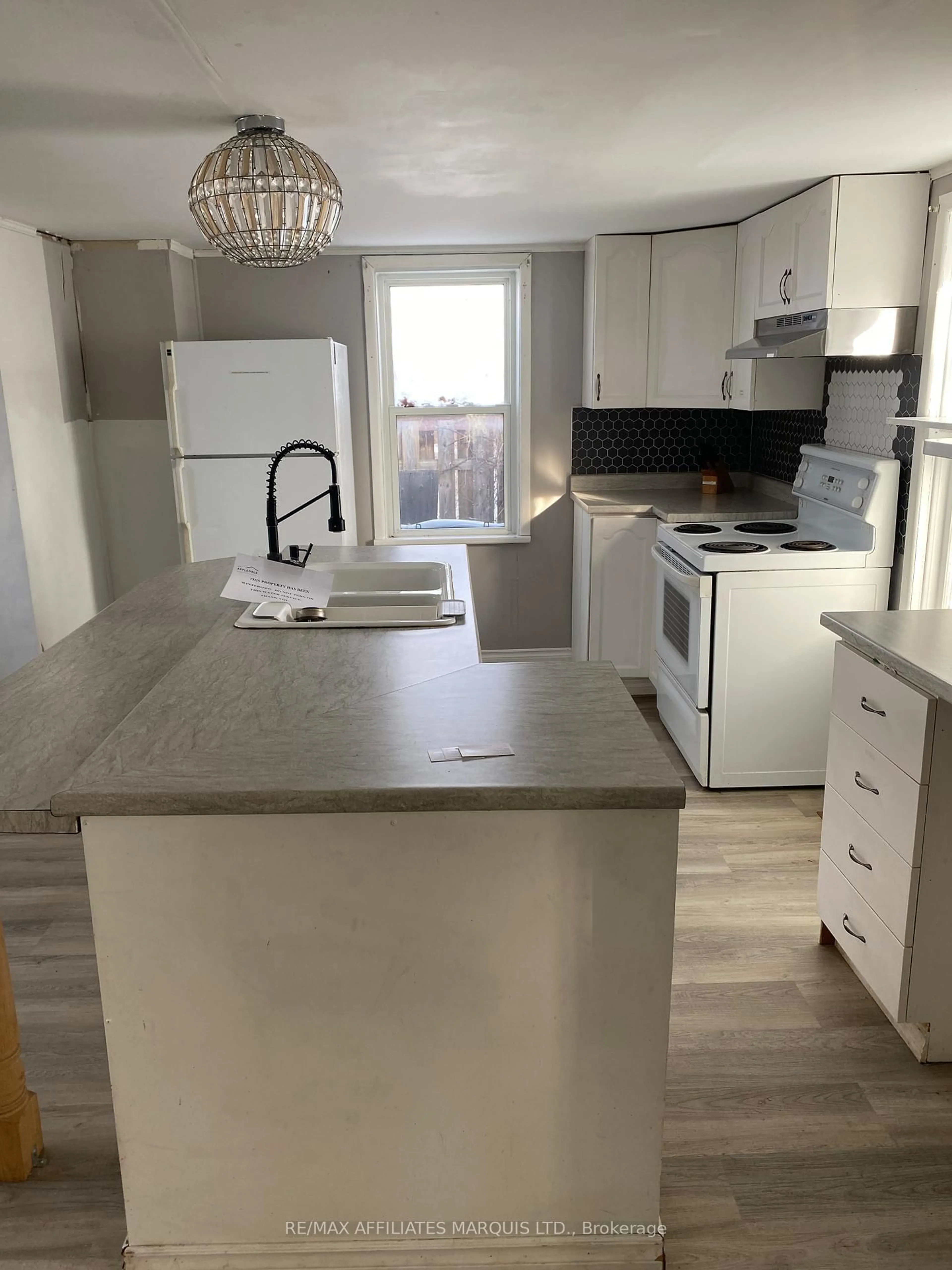 Open concept kitchen, unknown for 633 Augustus St, Cornwall Ontario K6J 3X2