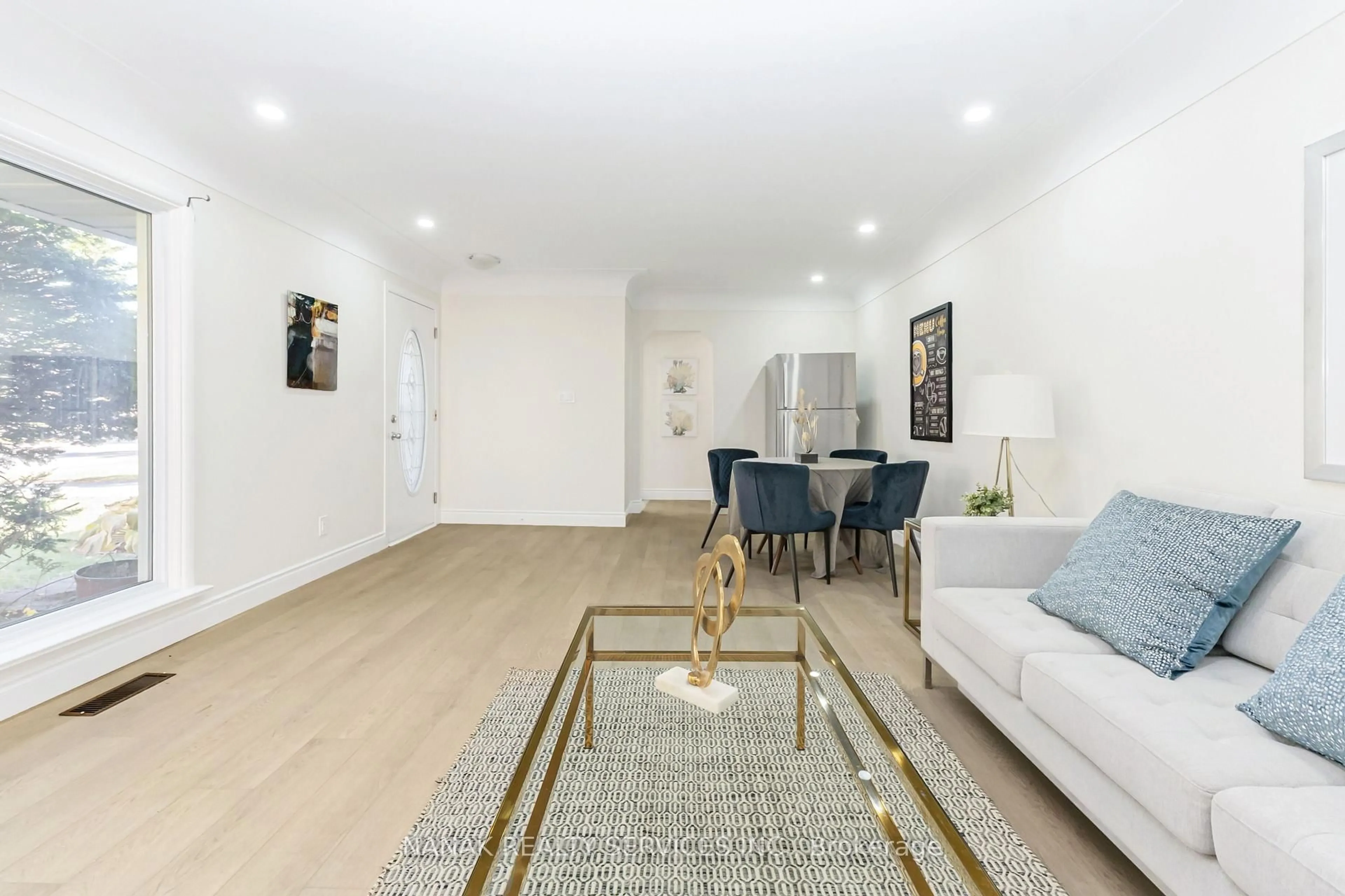 Living room with furniture, unknown for 47 JASPER Cres, London East Ontario N5W 1J9