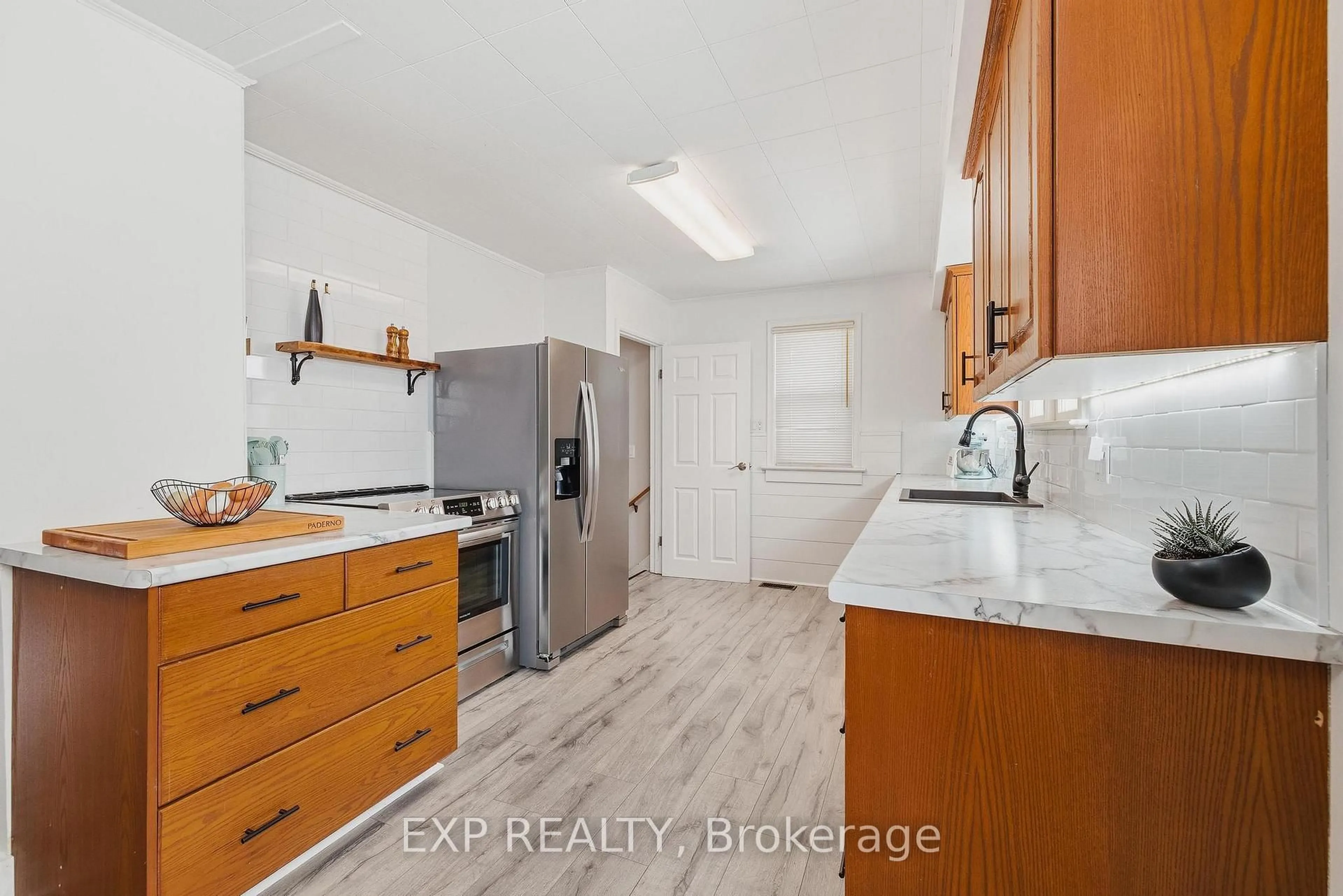 Standard kitchen, unknown for 340 Binning St, North Perth Ontario N4W 1G6