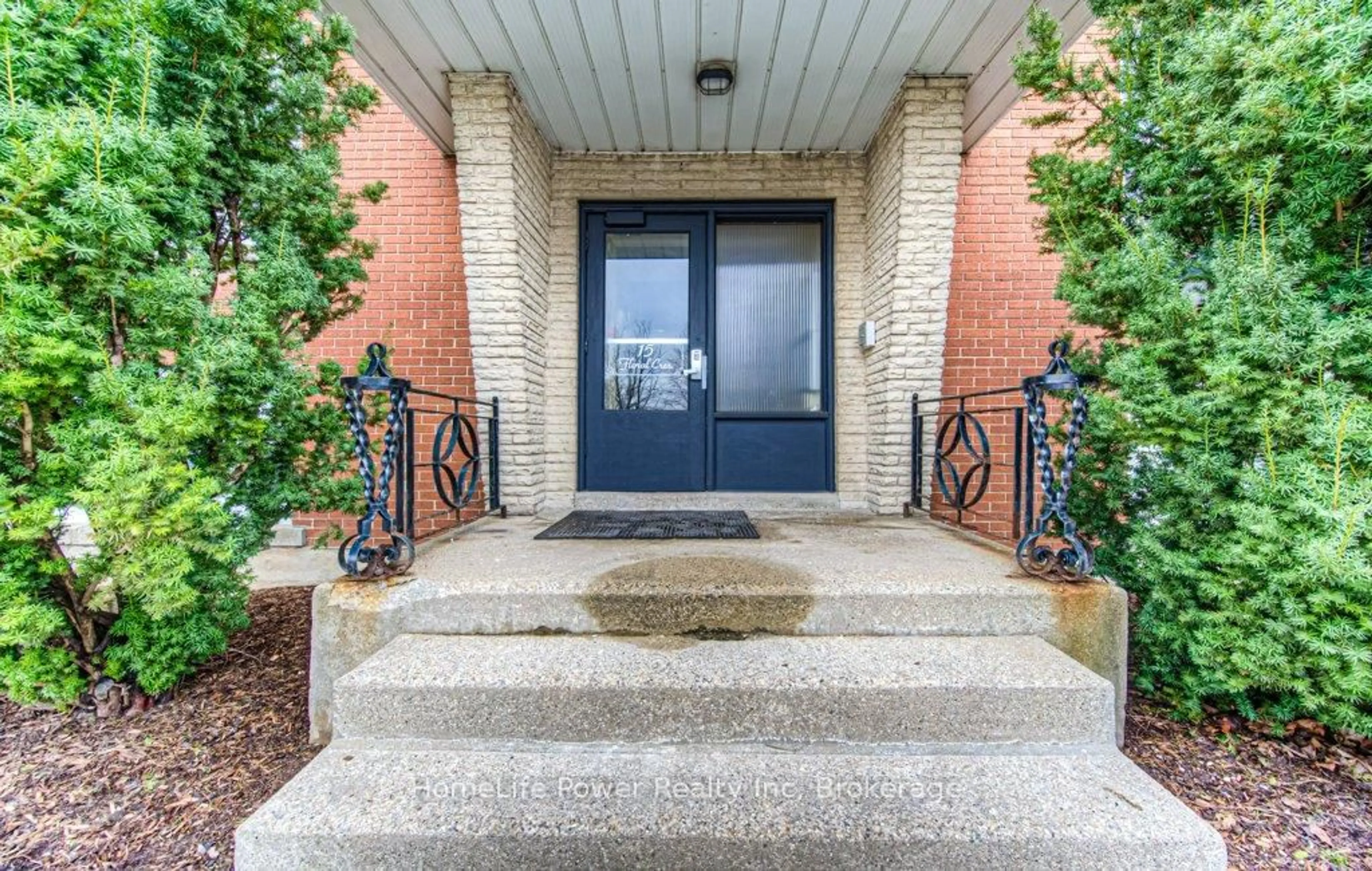 Indoor entryway for 15 Floral Cres, Kitchener Ontario N2G 3B3