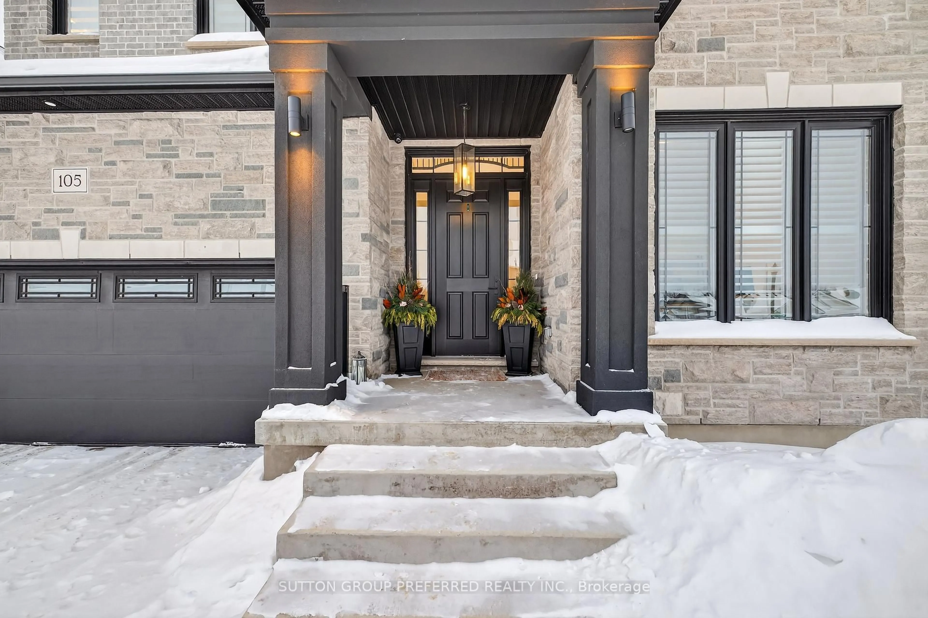 Indoor entryway for 105 Harvest Lane, Thames Centre Ontario N0L 1G2