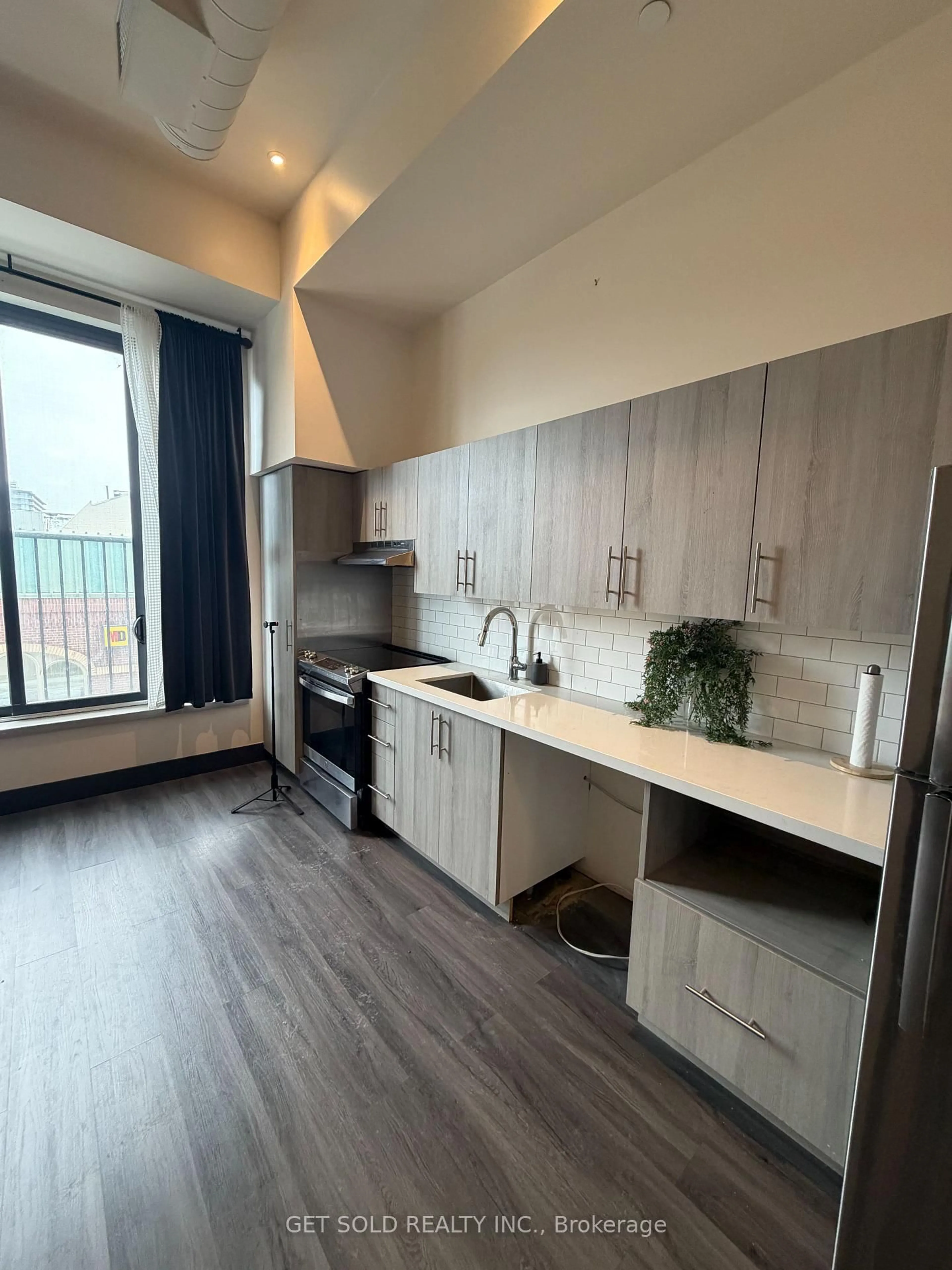 Unknown for 121 King St, Hamilton Ontario L8N 1A9