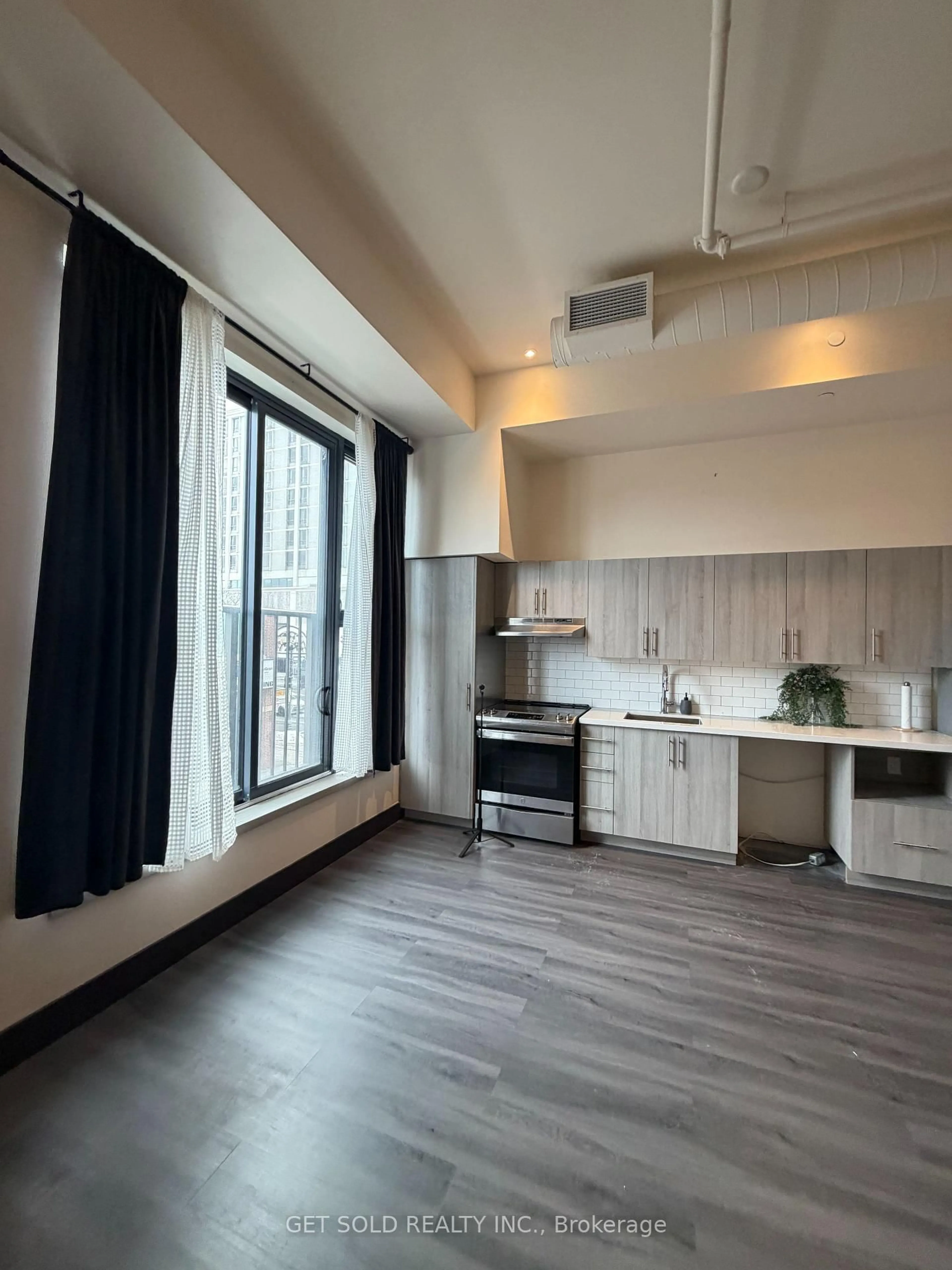 Unknown for 121 King St, Hamilton Ontario L8N 1A9