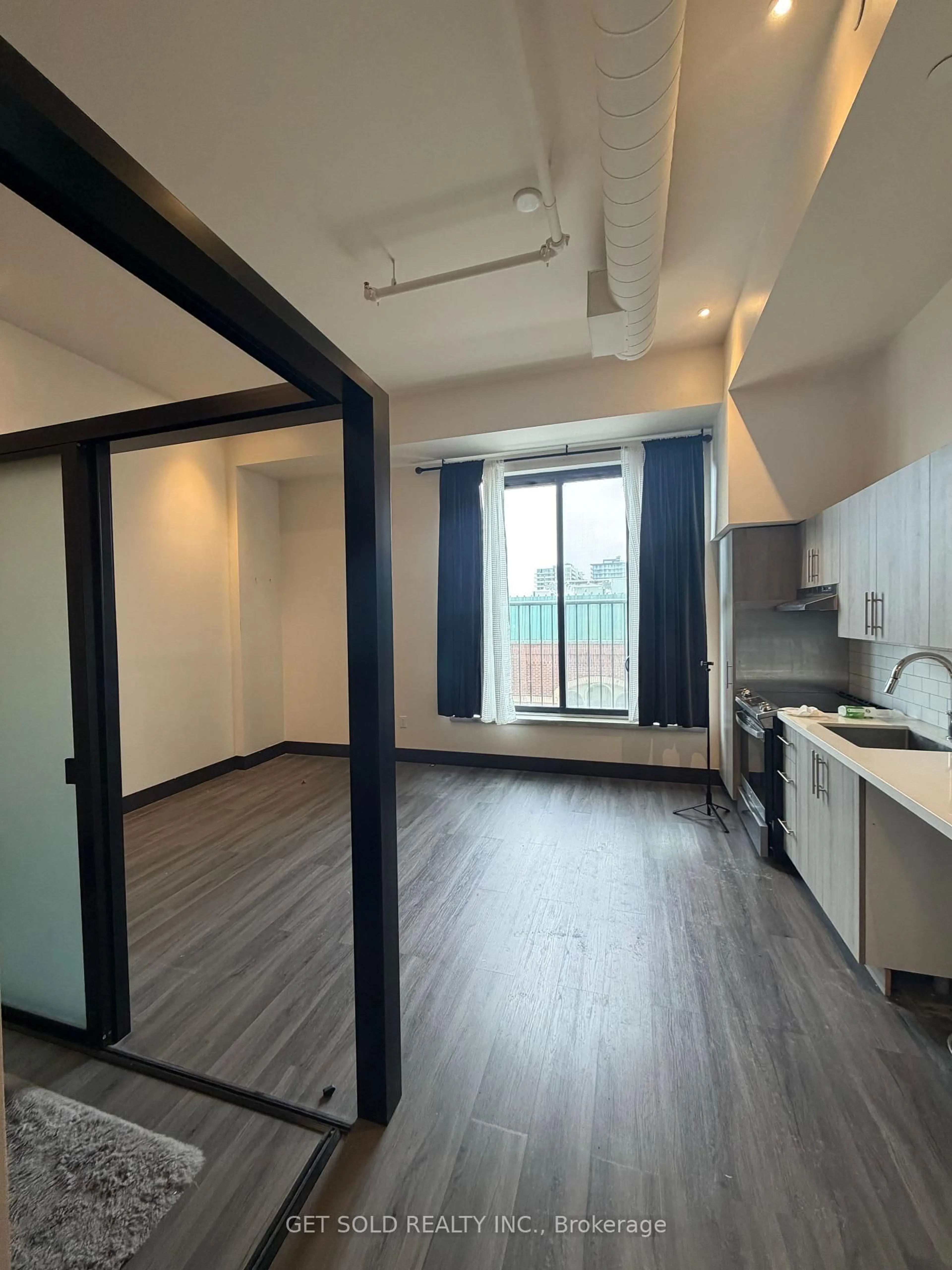 A pic of a room for 121 King St, Hamilton Ontario L8N 1A9