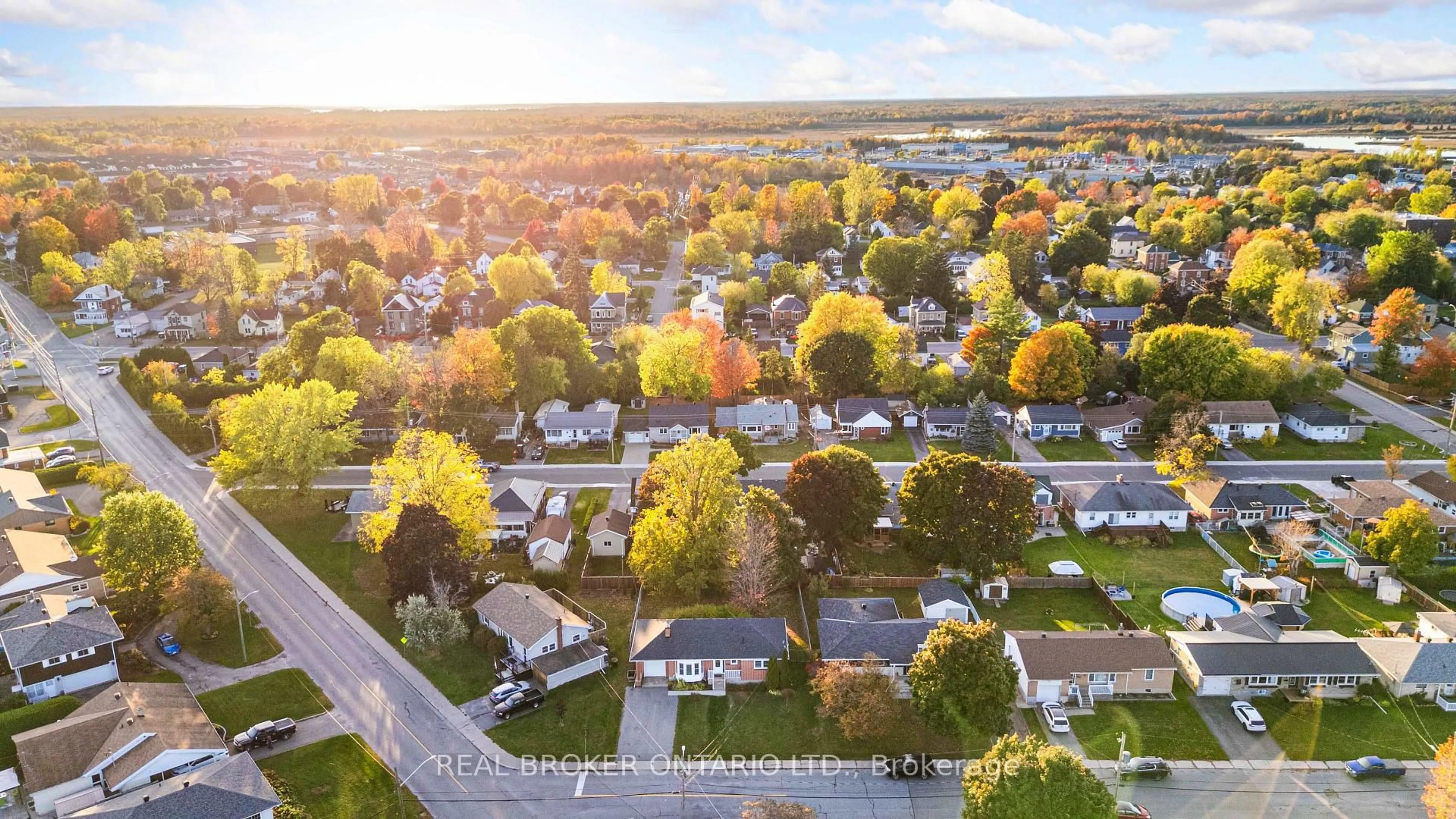 A pic from outside/outdoor area/front of a property/back of a property/a pic from drone, street for 12 Florence St, Smiths Falls Ontario K7A 4A3