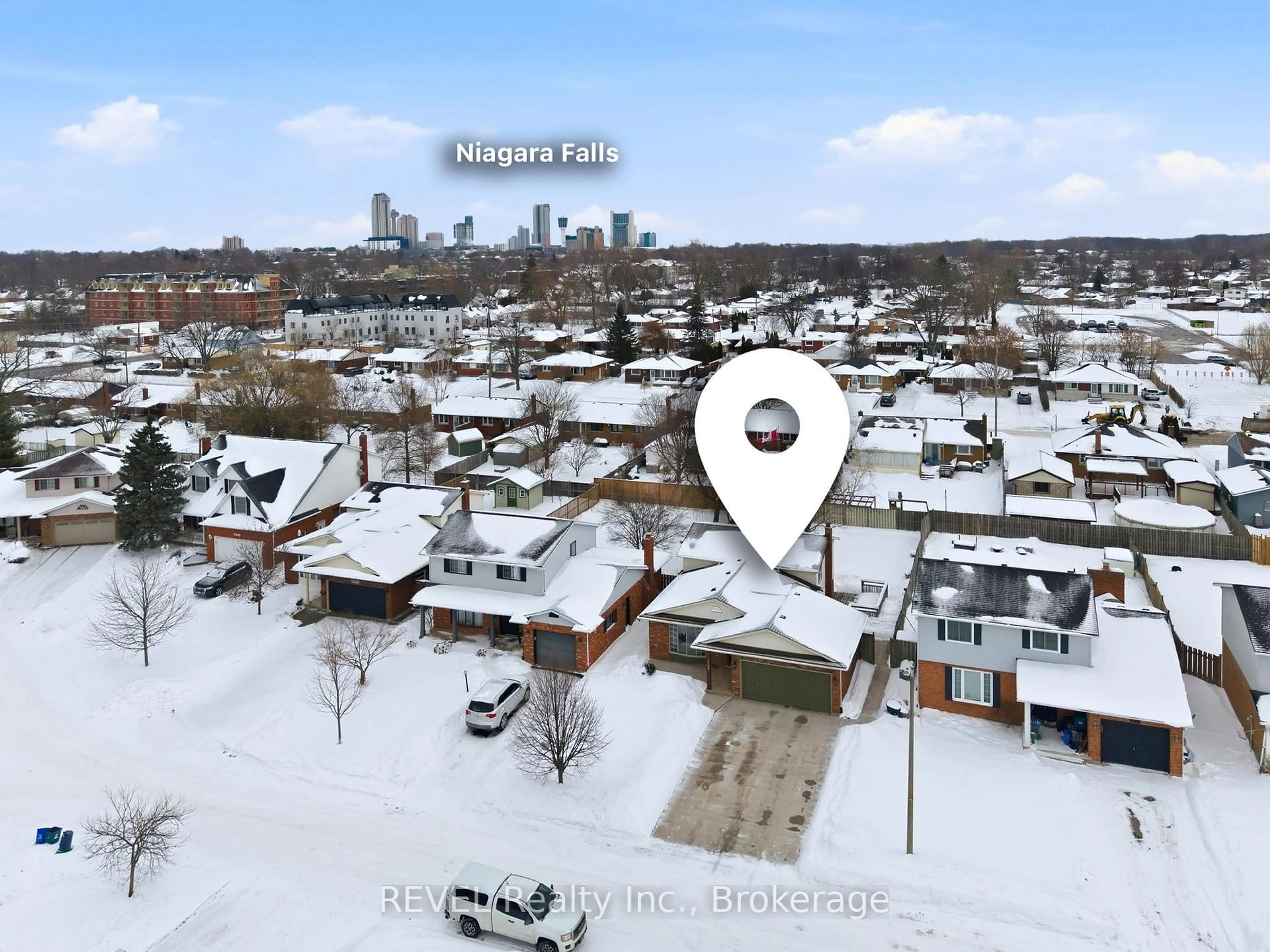 A pic from outside/outdoor area/front of a property/back of a property/a pic from drone, street for 7362 Nathan Cres, Niagara Falls Ontario L2G 7R6