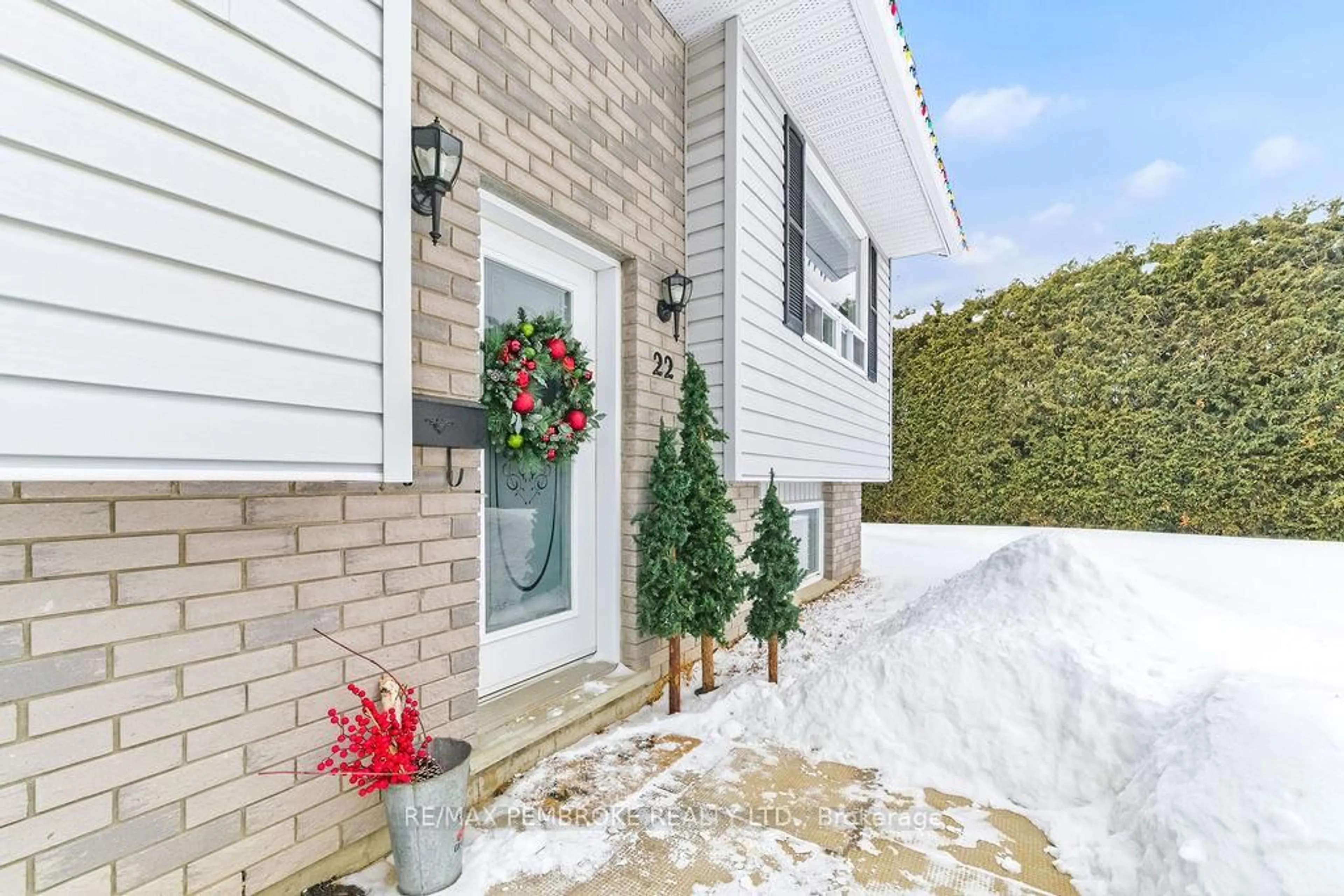 Unknown for 22 James St, Petawawa Ontario K8H 3B5