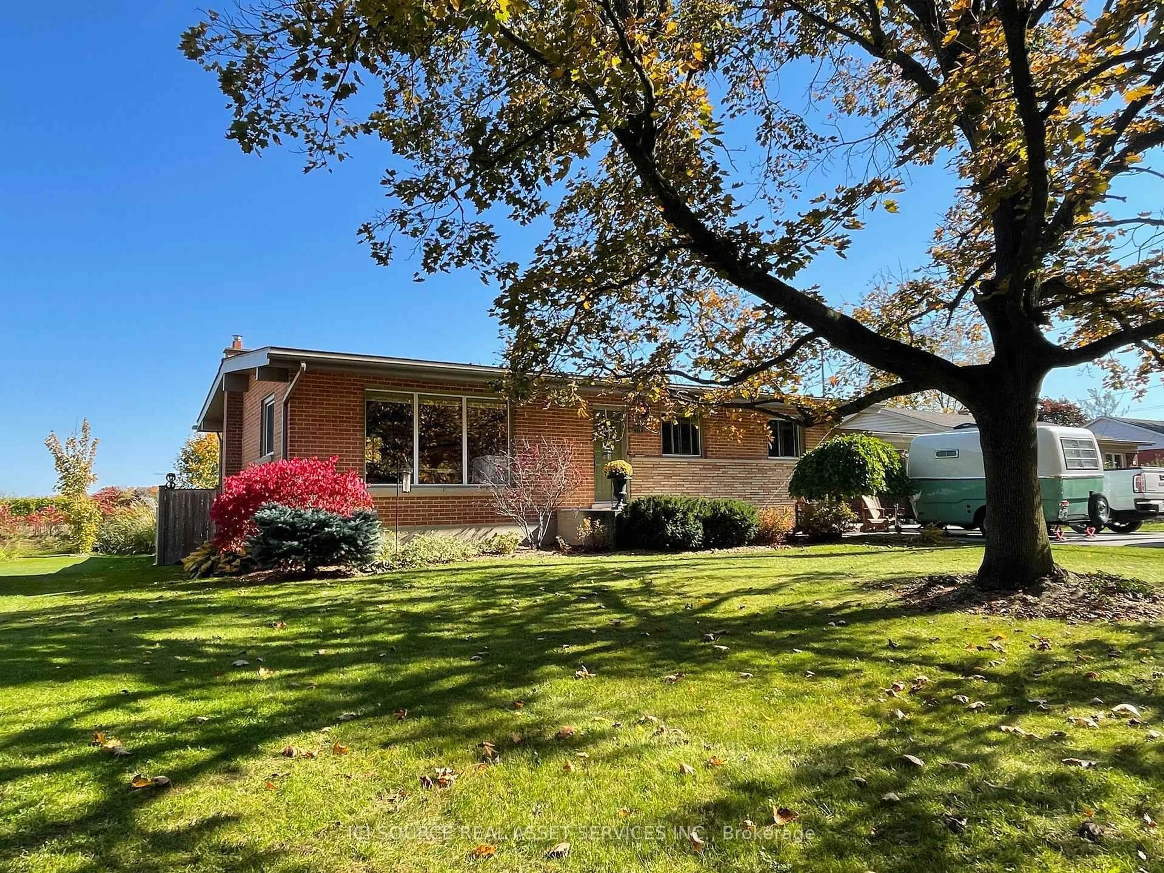 A pic from outside/outdoor area/front of a property/back of a property/a pic from drone, street for 4113 Aberdeen Rd, Lincoln Ontario L0R 1B6