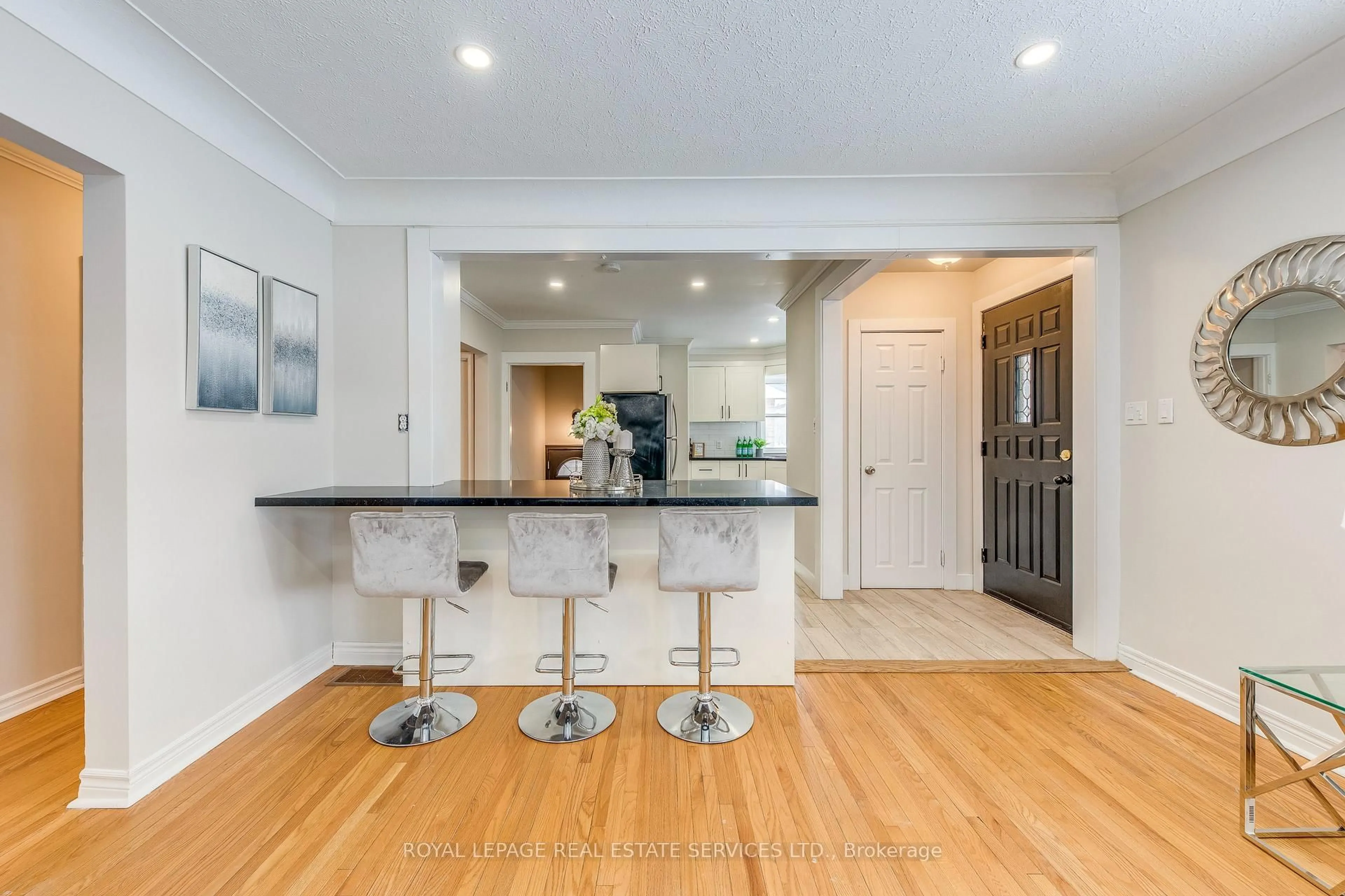 Open concept kitchen, unknown for 186 Fernwood Cres, Hamilton Ontario L8T 3L4