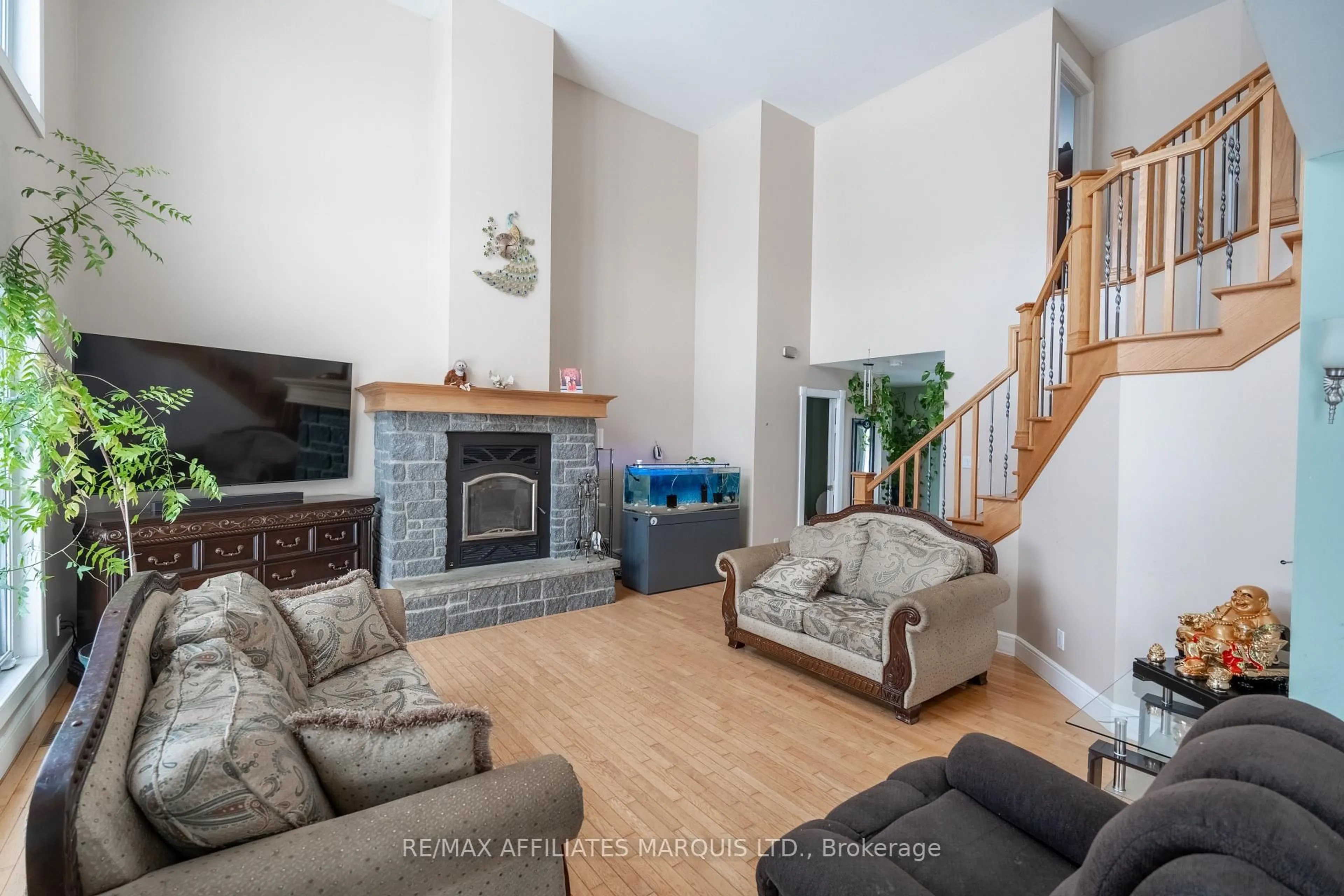 Living room with furniture, unknown for 13981 Anderson Rd, South Stormont Ontario K0C 1X0