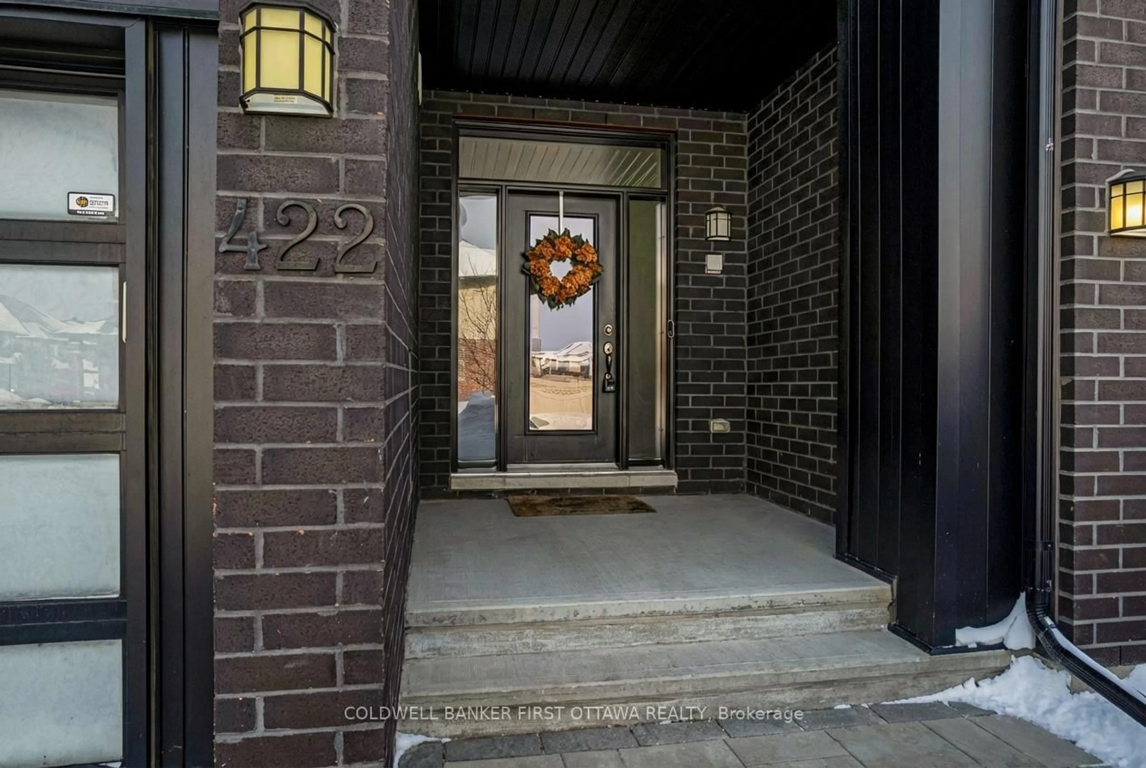 Indoor entryway for 422 Markdale Terr, Ottawa Ontario K4M 0E2
