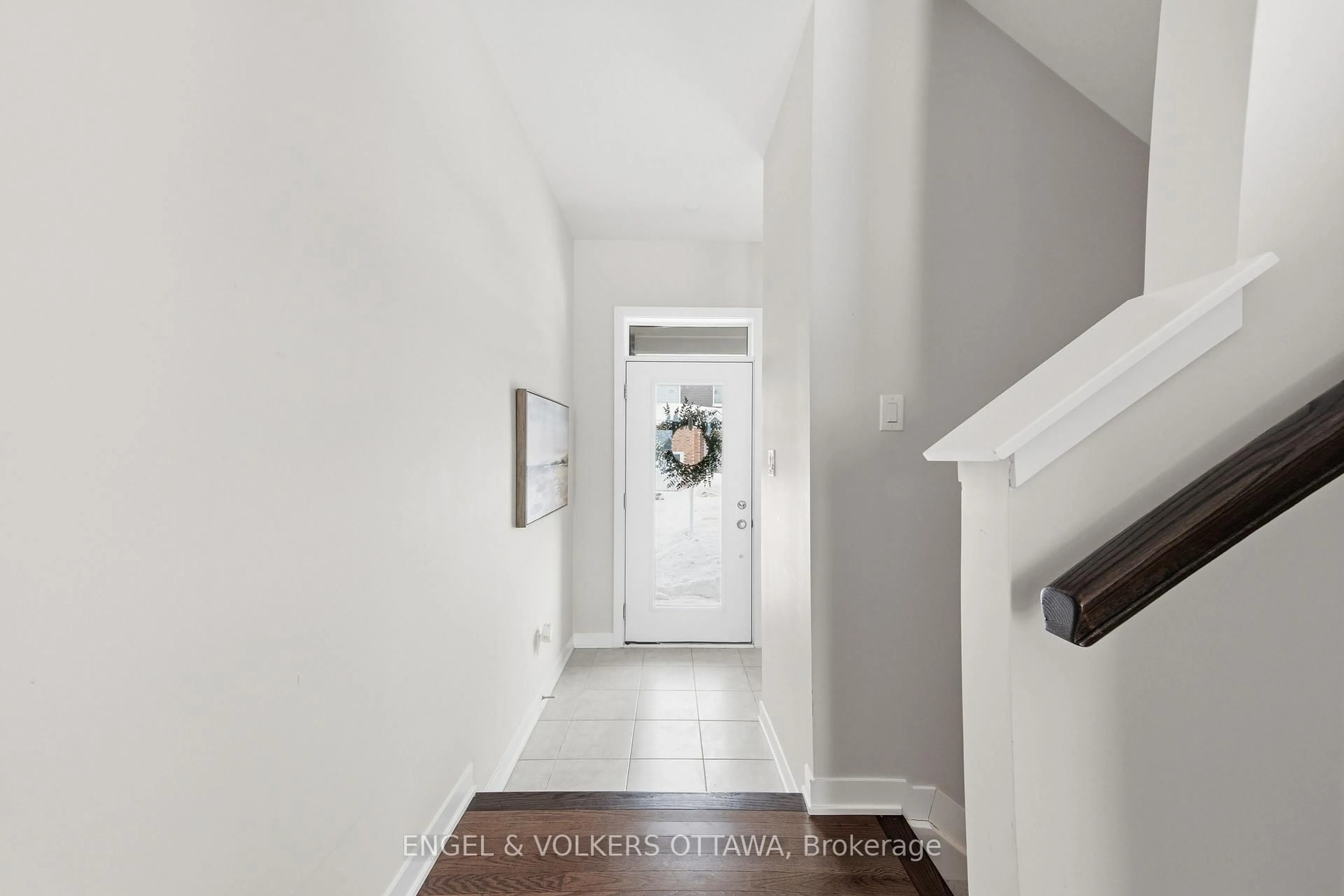 Indoor entryway for 302 Canadensis Lane, Ottawa Ontario K2J 6X8