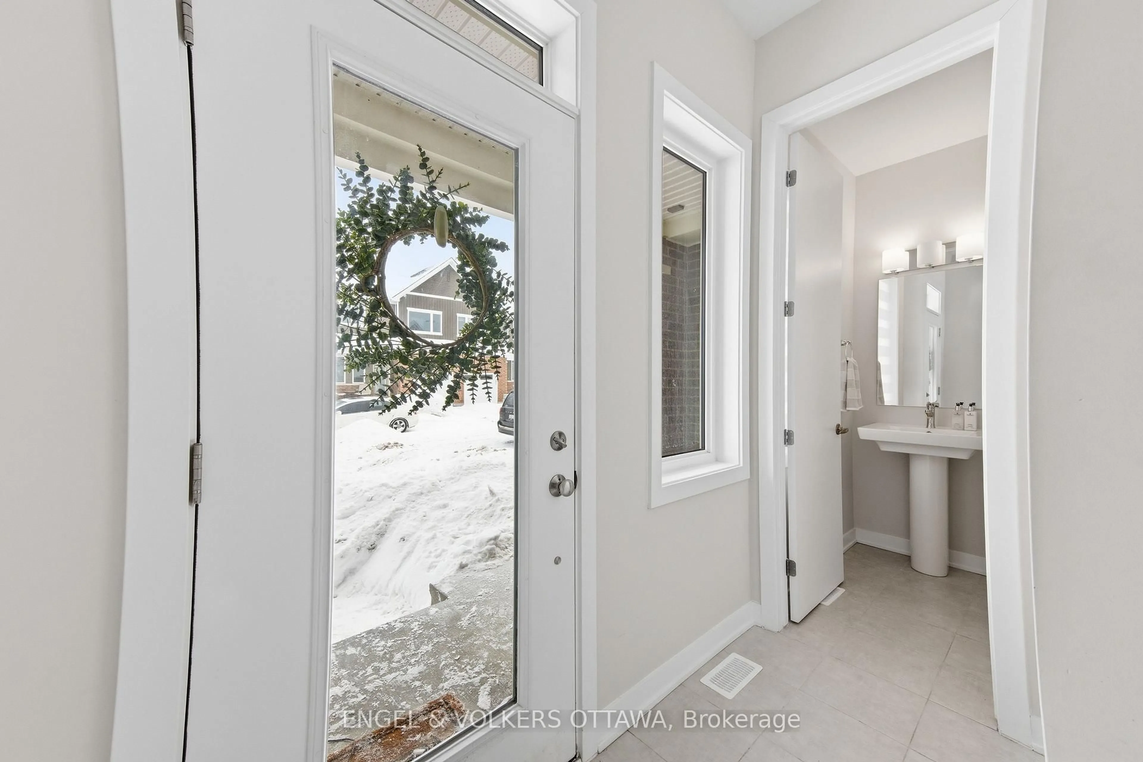 Indoor entryway for 302 Canadensis Lane, Ottawa Ontario K2J 6X8