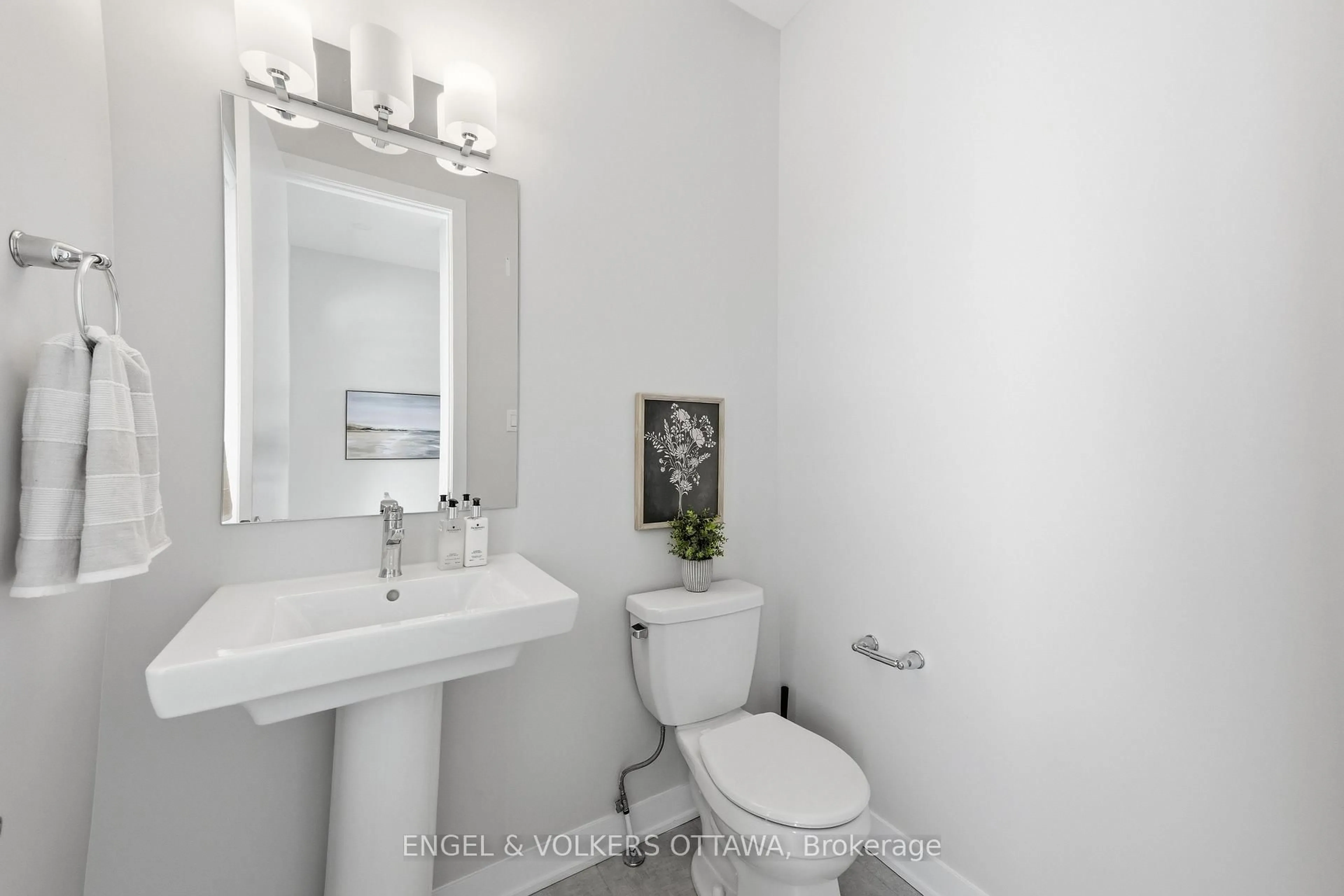 Standard bathroom, ceramic/tile floor for 302 Canadensis Lane, Ottawa Ontario K2J 6X8