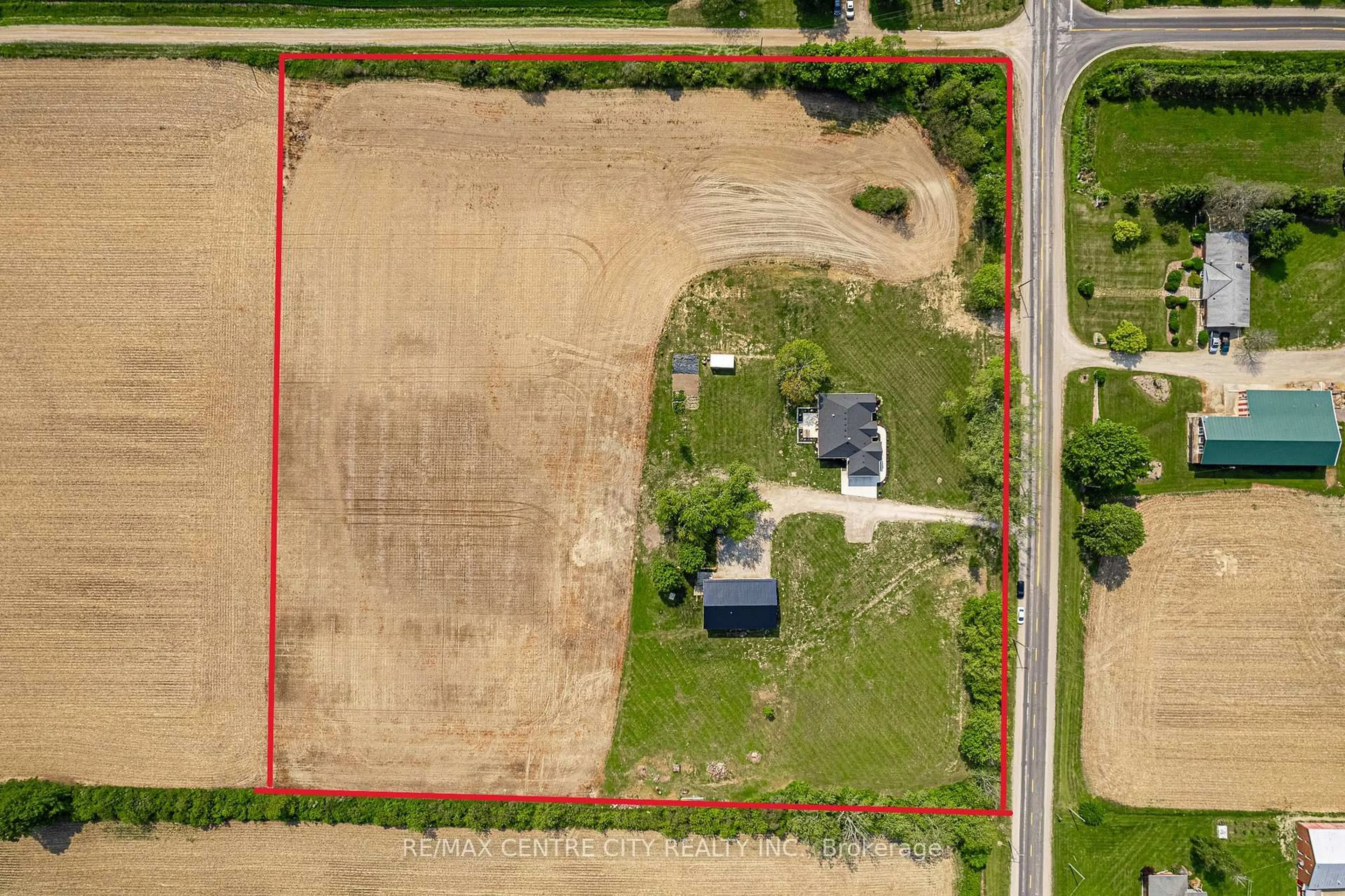 A pic from outside/outdoor area/front of a property/back of a property/a pic from drone, building for 51057 Nova Scotia Line, Malahide Ontario N5H 2R2