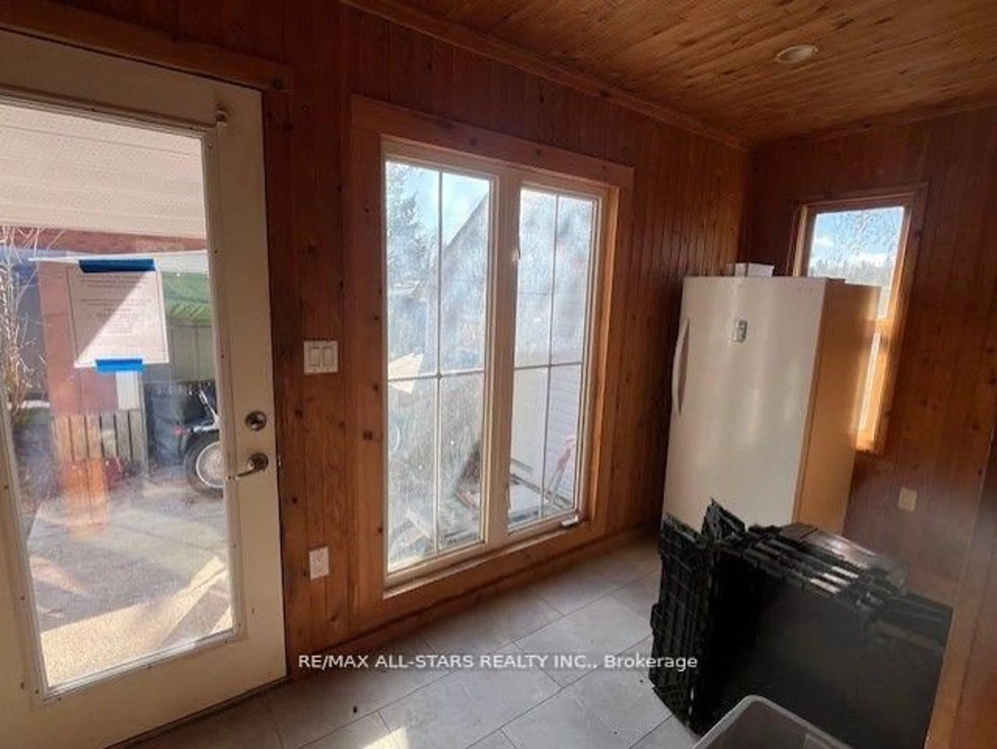 A pic of a room for 211 Burnt River Rd, Kawartha Lakes Ontario K0M 1C0