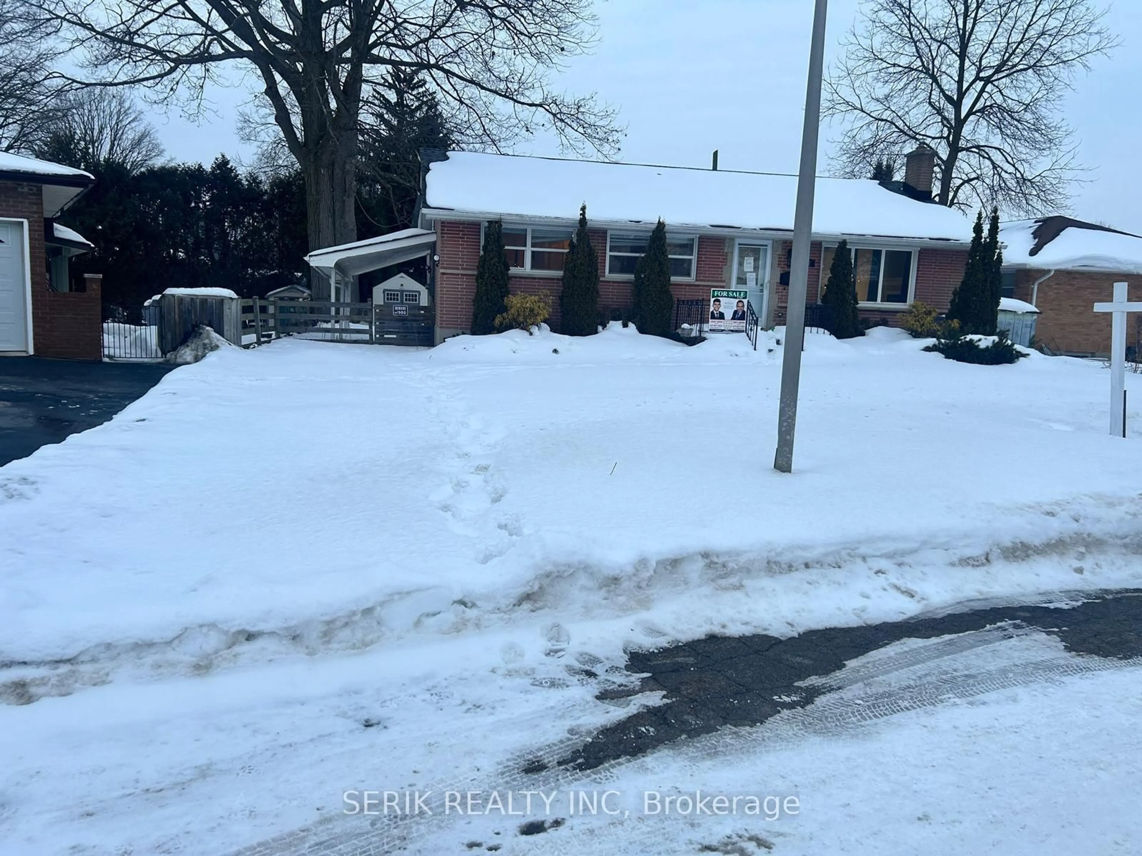 Blurry image for 122 Fundy Ave, London East Ontario N5W 1R9