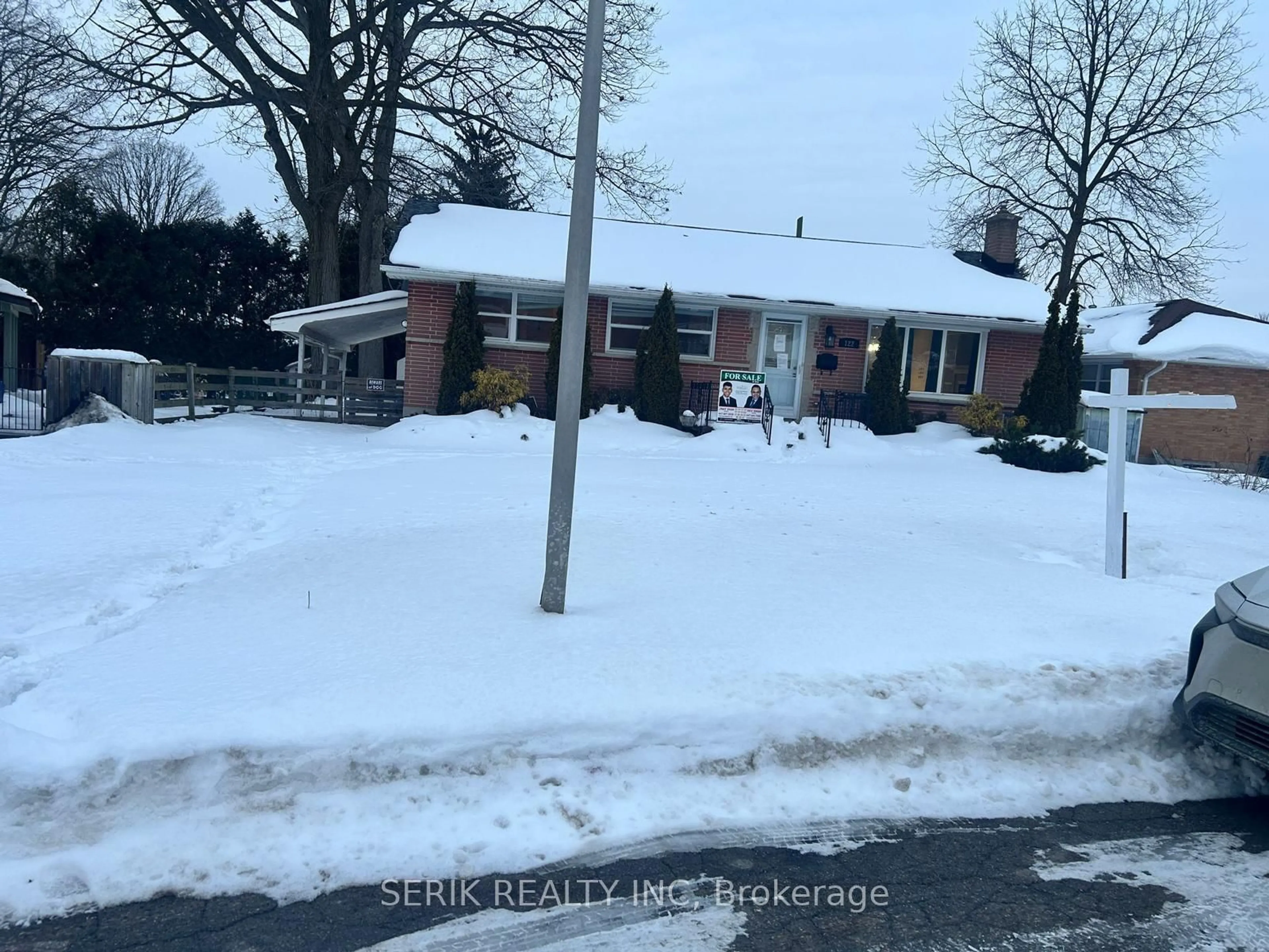 Blurry image for 122 Fundy Ave, London East Ontario N5W 1R9