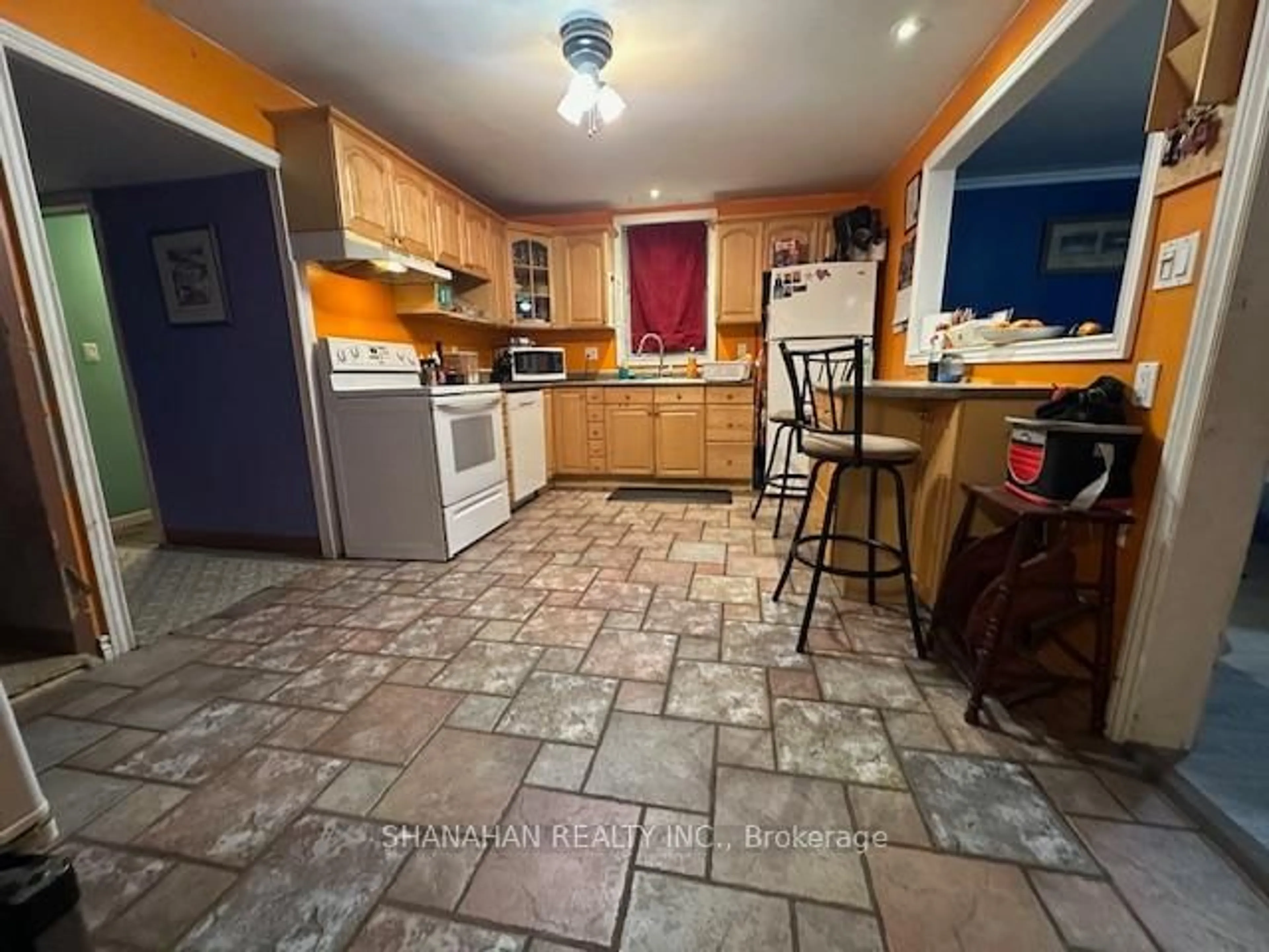 Unknown for 578 Erie St, Warwick Ontario N0M 2S0