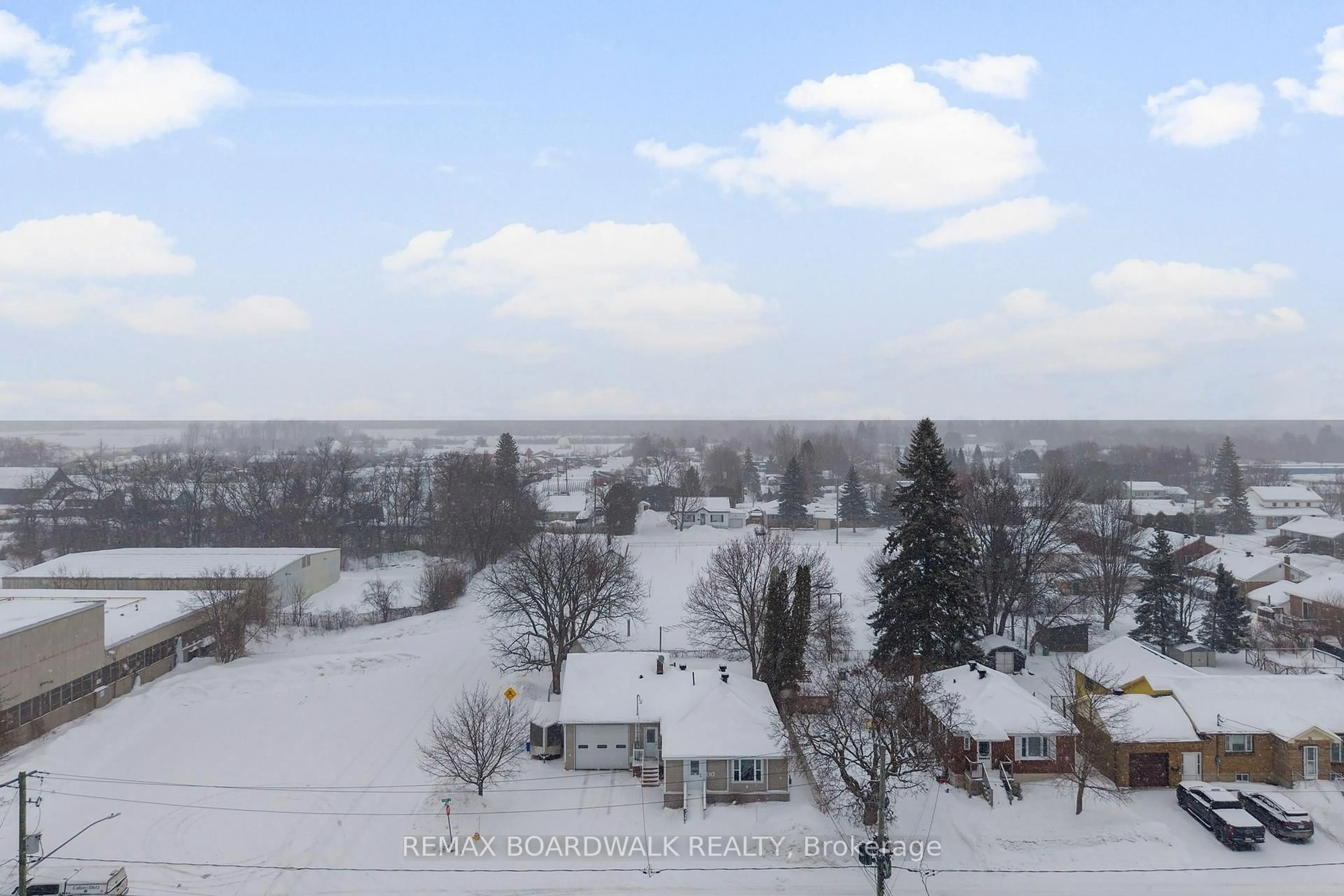 A pic from outside/outdoor area/front of a property/back of a property/a pic from drone, unknown for 39 Condie St, Smiths Falls Ontario K7A 2T3