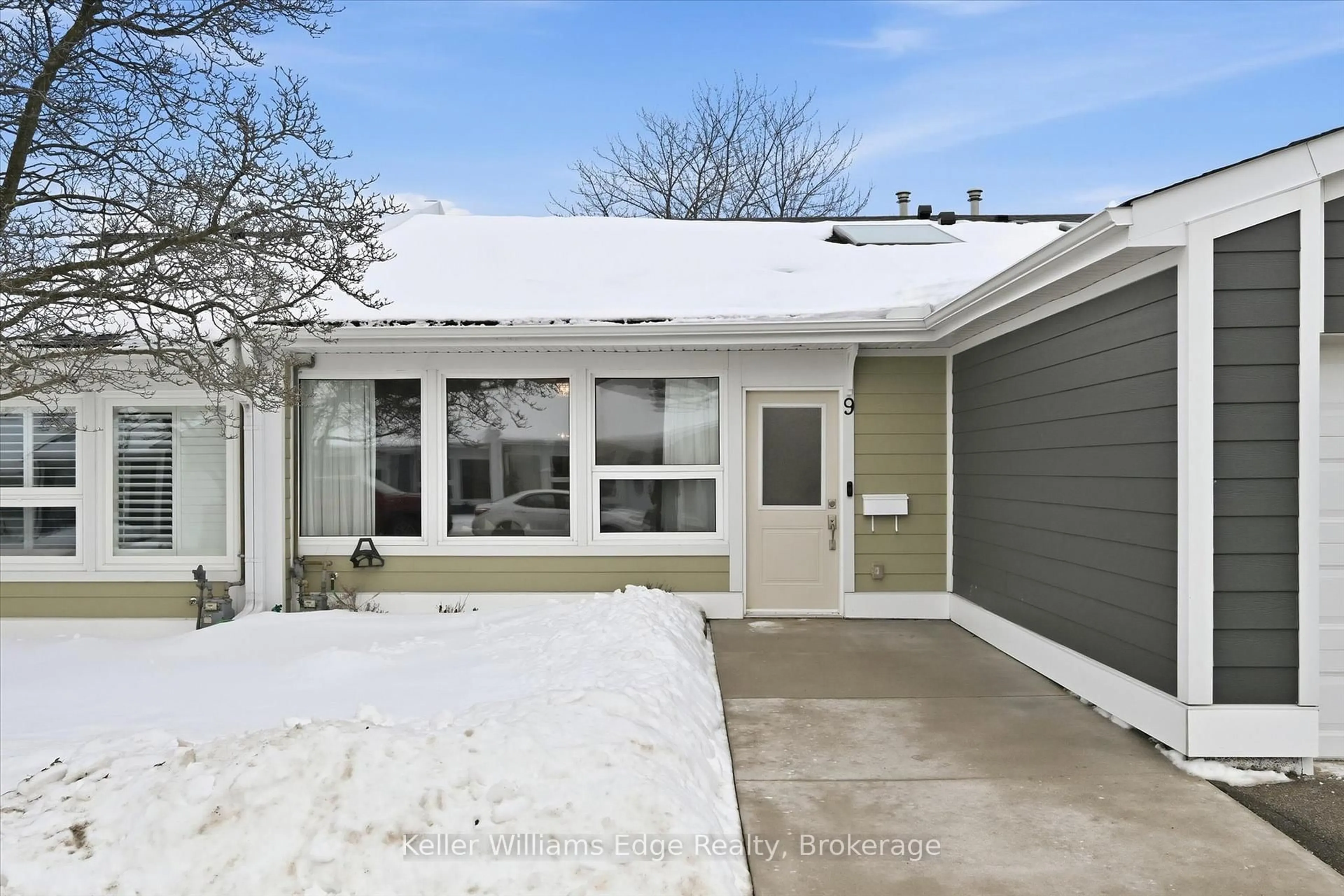 Unknown for 9 Gates Lane, Hamilton Ontario L9B 1T8