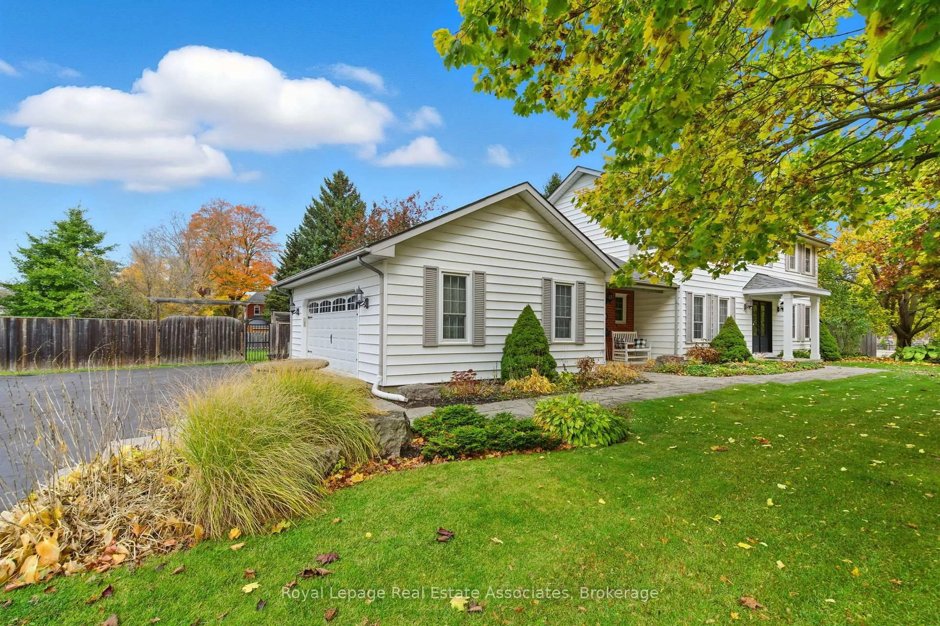 Home with vinyl exterior material, street for 1 Meander Clse, Hamilton Ontario L0R 1H1