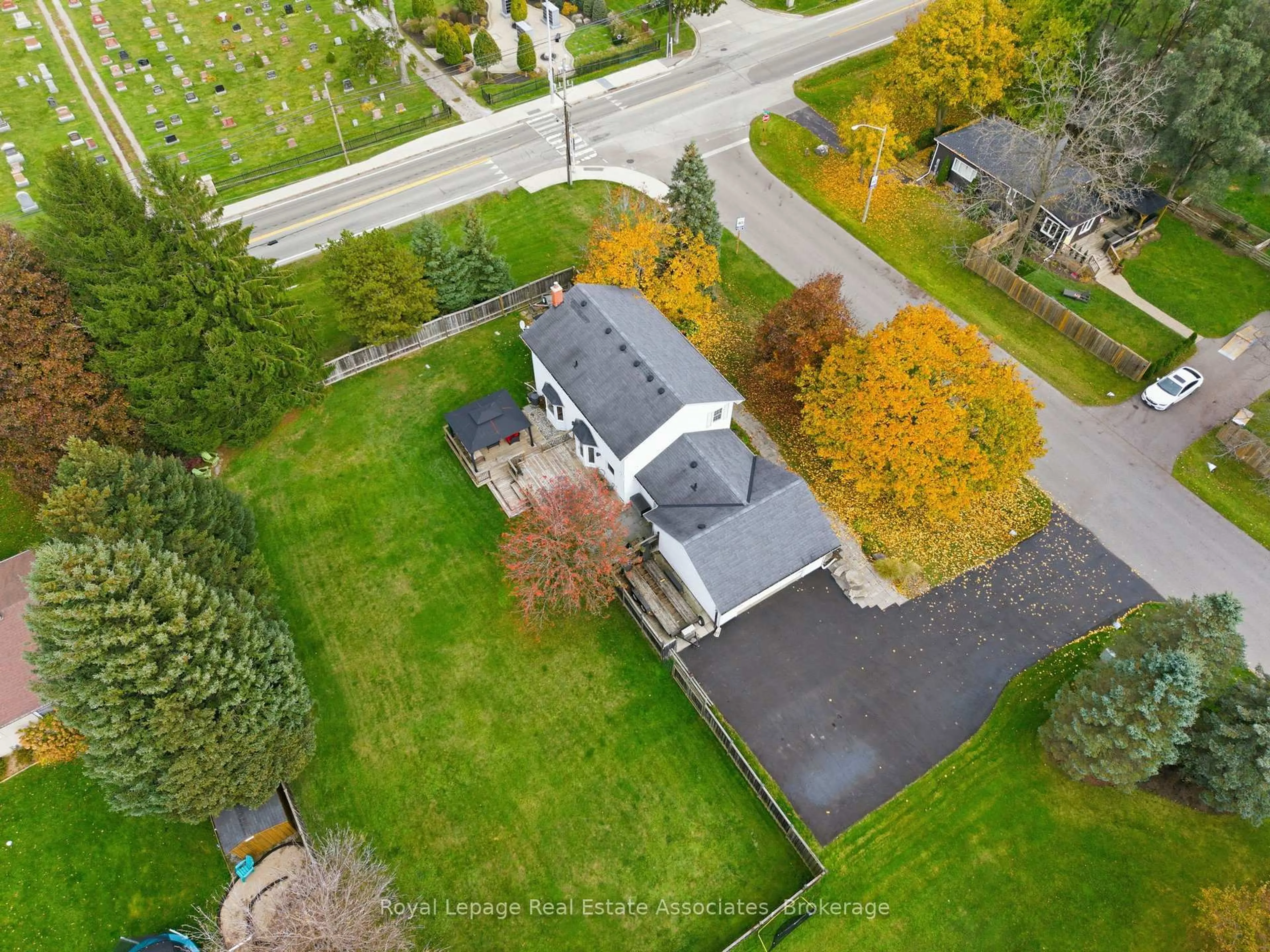A pic from outside/outdoor area/front of a property/back of a property/a pic from drone, street for 1 Meander Clse, Hamilton Ontario L0R 1H1