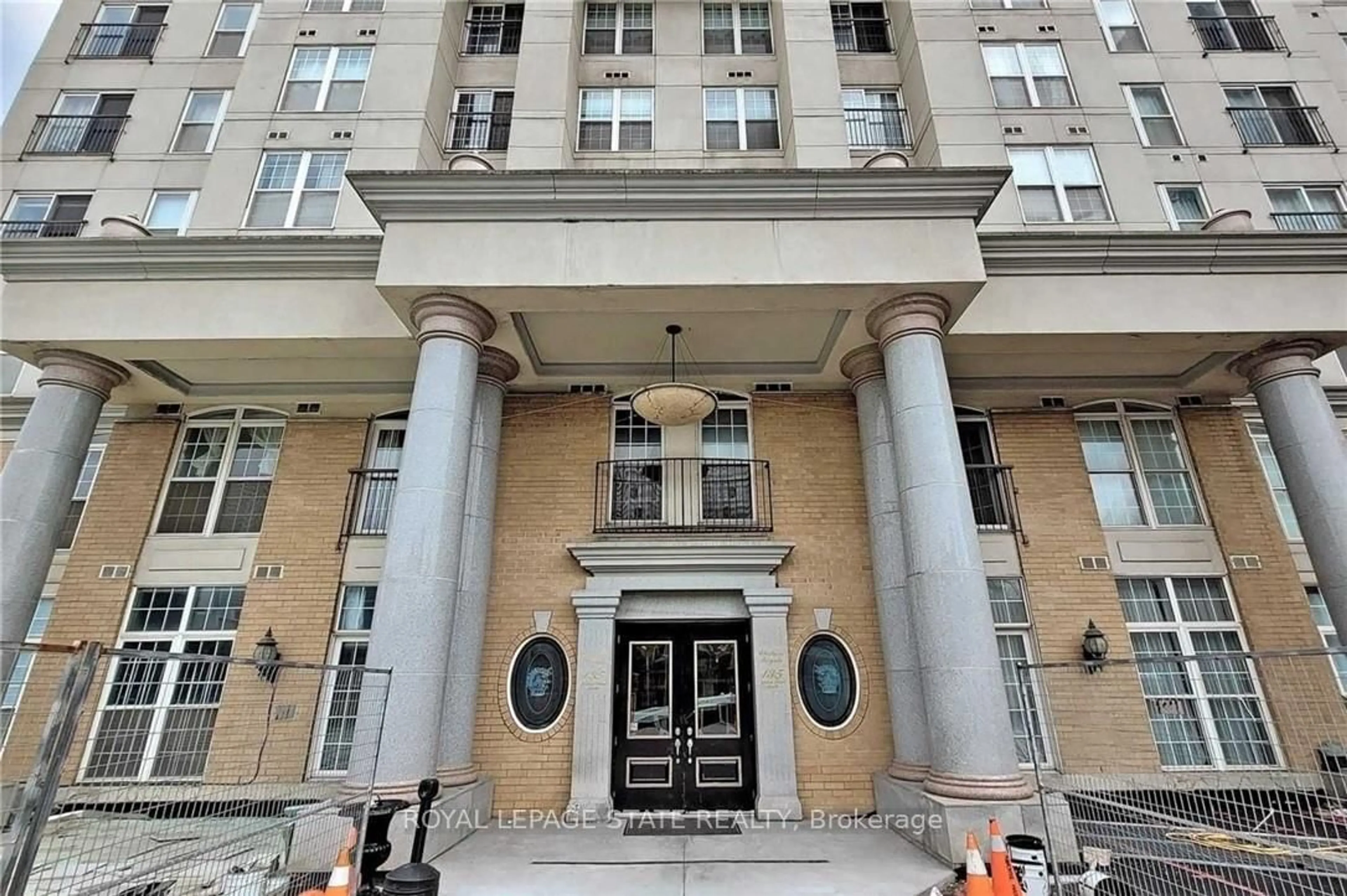 Indoor foyer for 135 James St #608, Hamilton Ontario L8P 2Z6