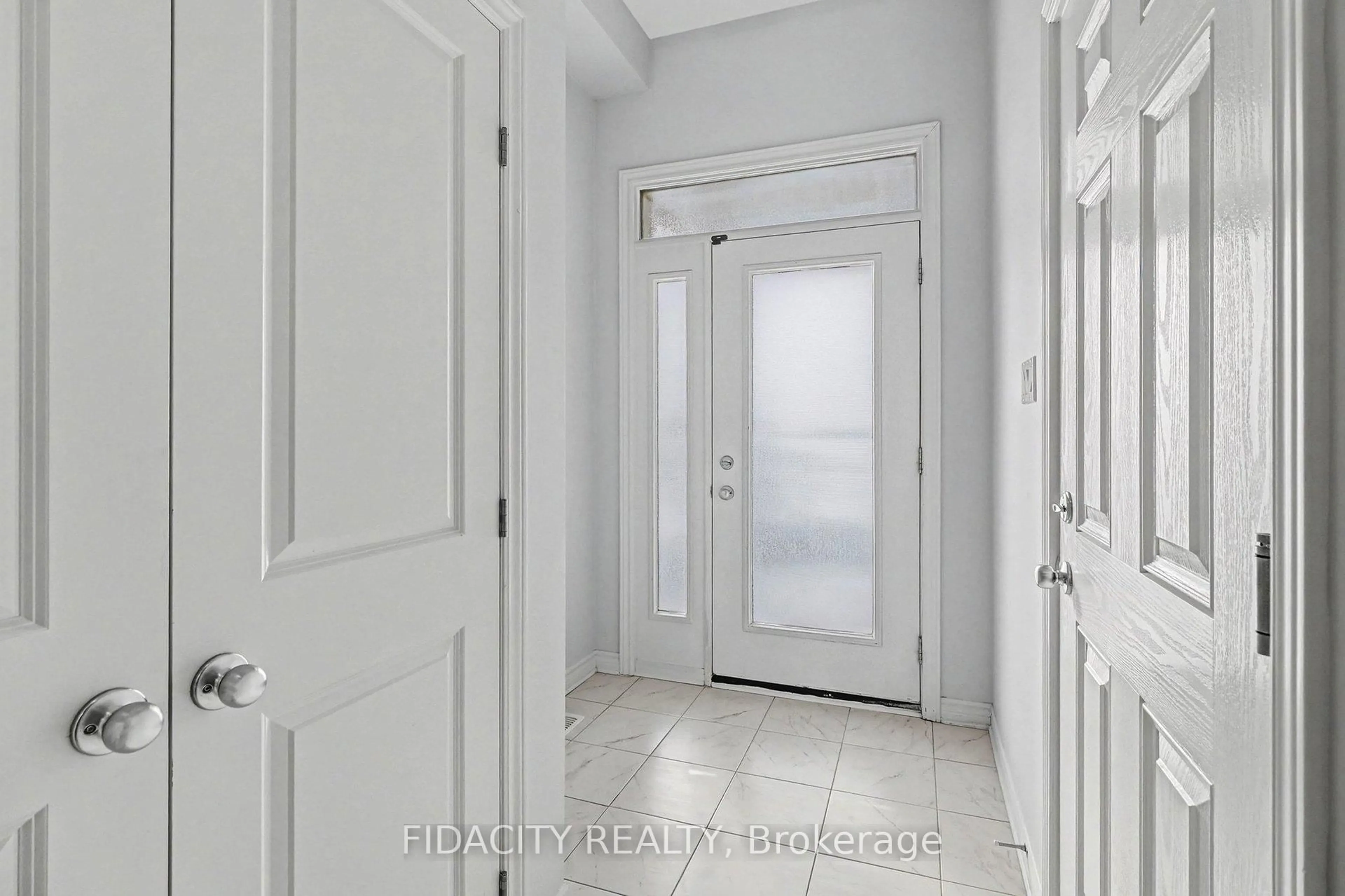 Indoor entryway for 919 Antonio Farley St, Ottawa Ontario K4A 3N6