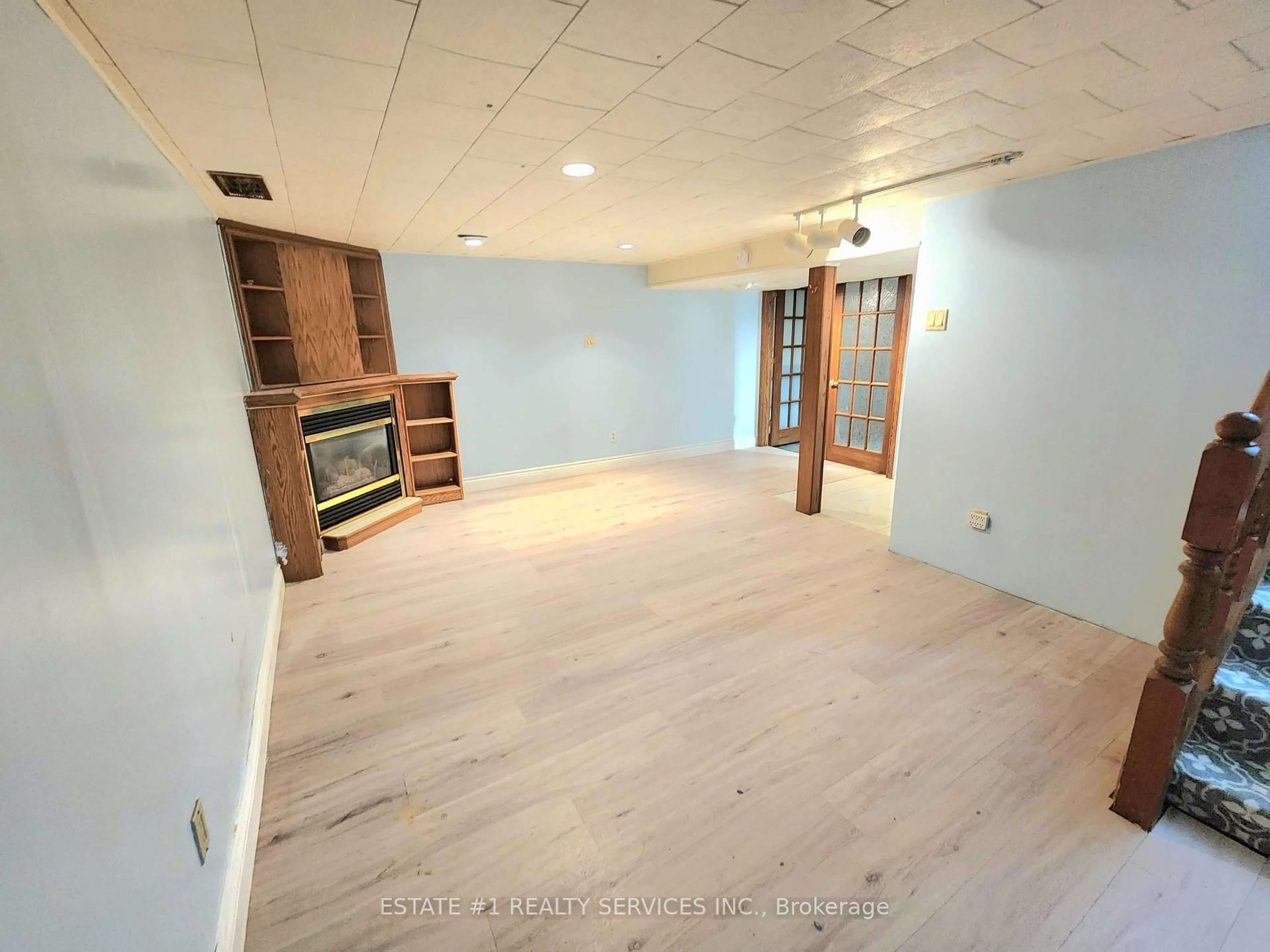 A pic of a room for 4433 Meadowvale Dr, Niagara Falls Ontario L2E 5W8