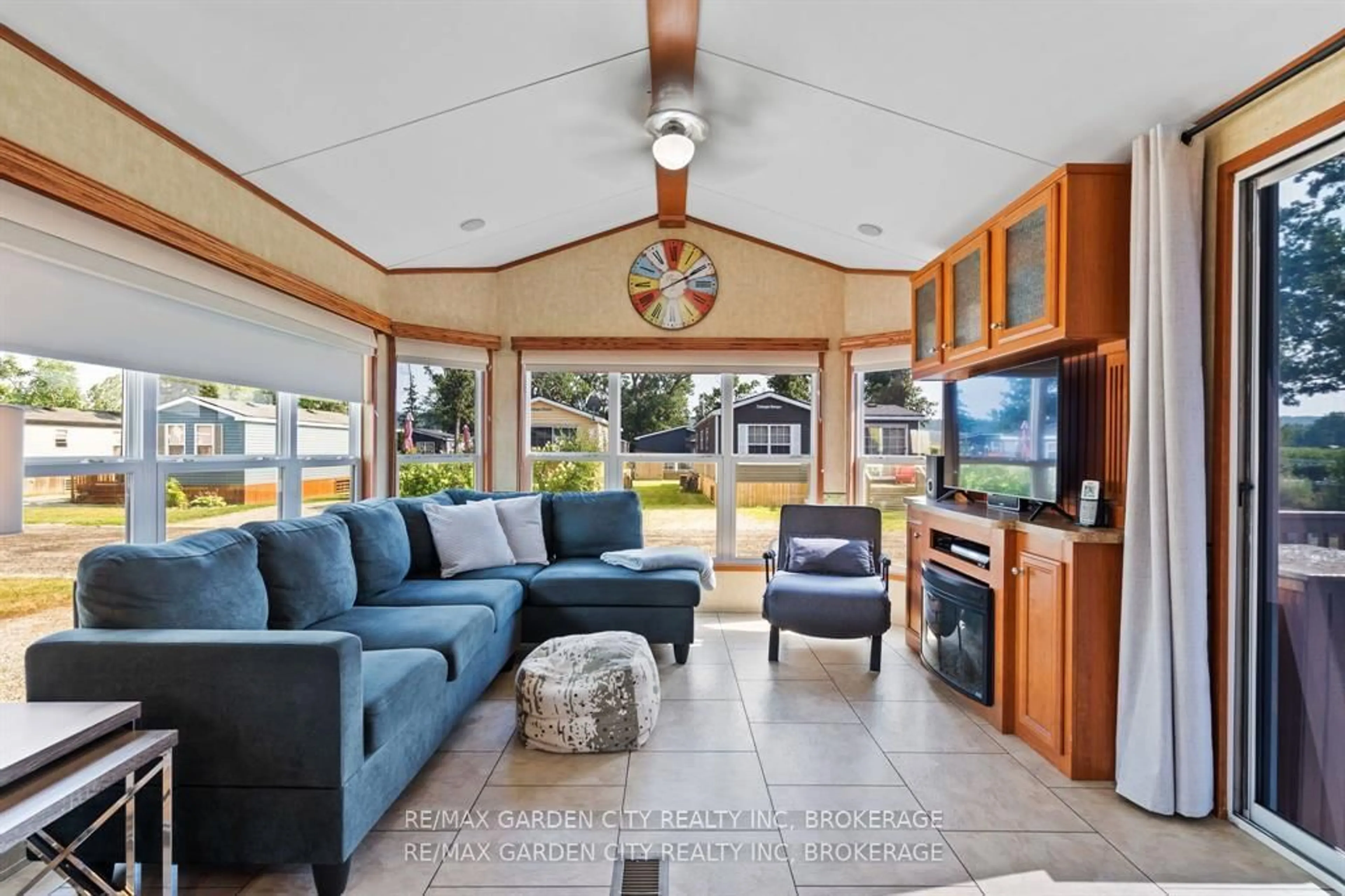 Living room with furniture, unknown for 1501 LINE 8 Rd #264, Niagara-on-the-Lake Ontario L0S 1J0