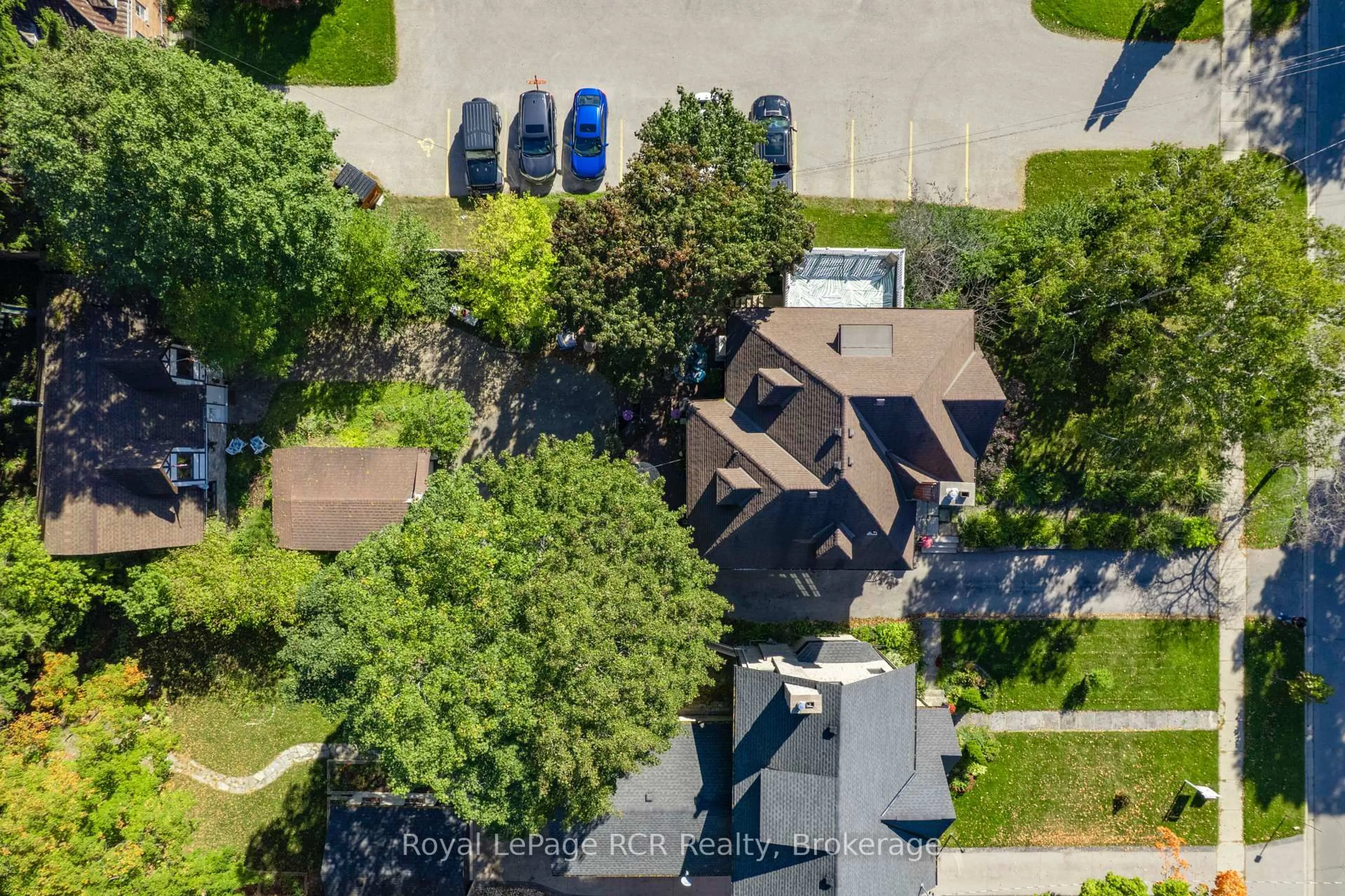 A pic from outside/outdoor area/front of a property/back of a property/a pic from drone, street for 1069 4th Ave, Owen Sound Ontario N4K 4W1