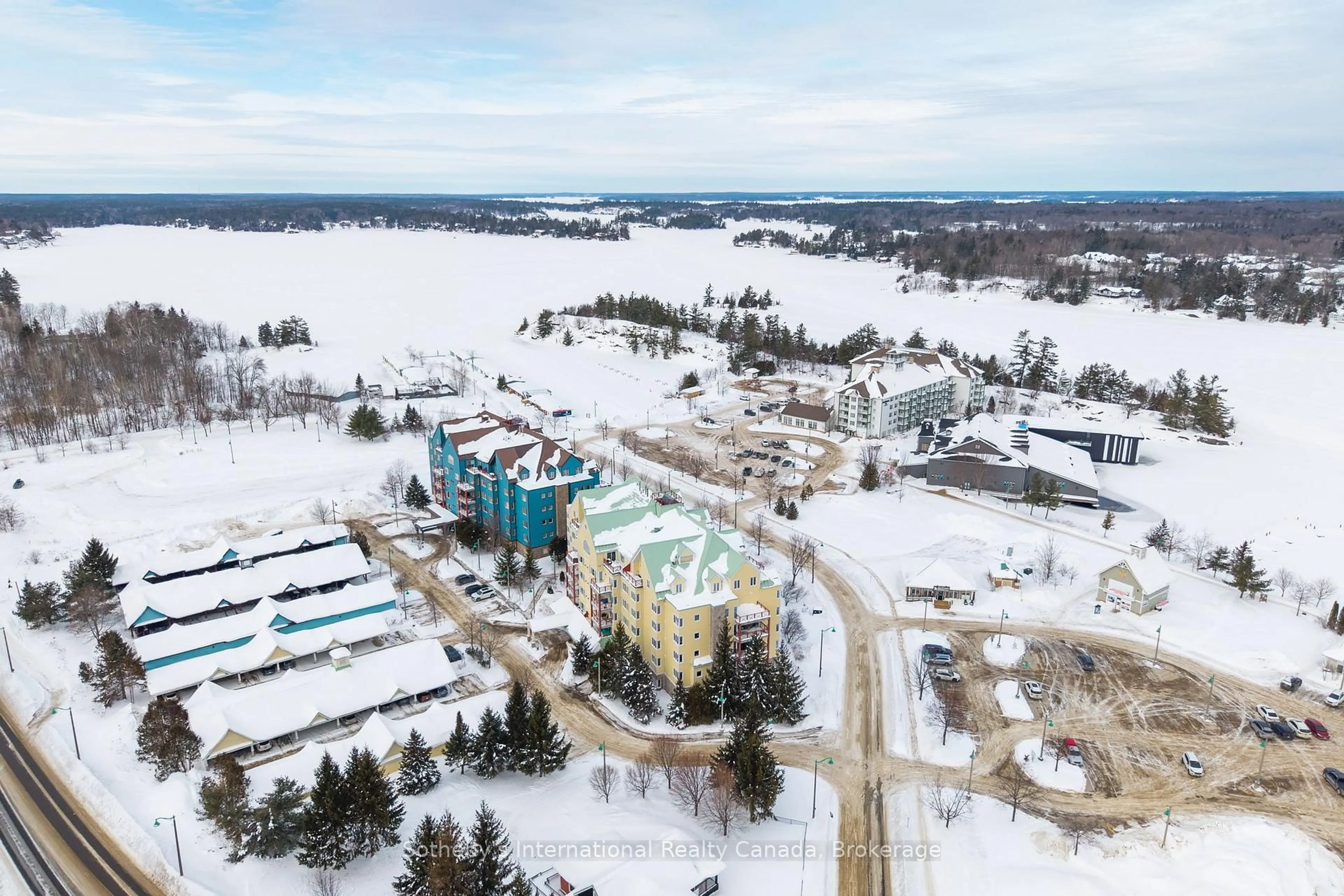 A pic from outside/outdoor area/front of a property/back of a property/a pic from drone, mountain view for 110 Steamship Bay Rd #102, Gravenhurst Ontario P1P 1Z9