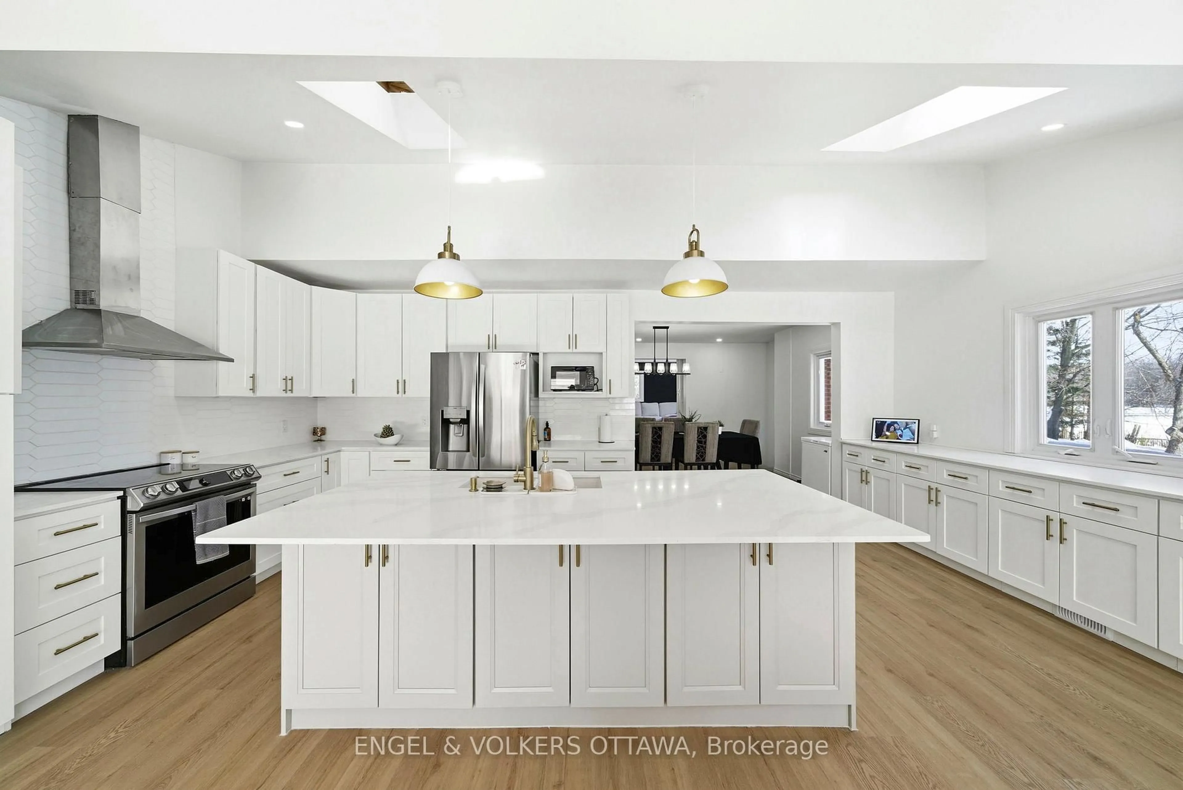 Open concept kitchen, ceramic/tile floor for 14120 County Road 13, North Stormont Ontario K0A 1R0