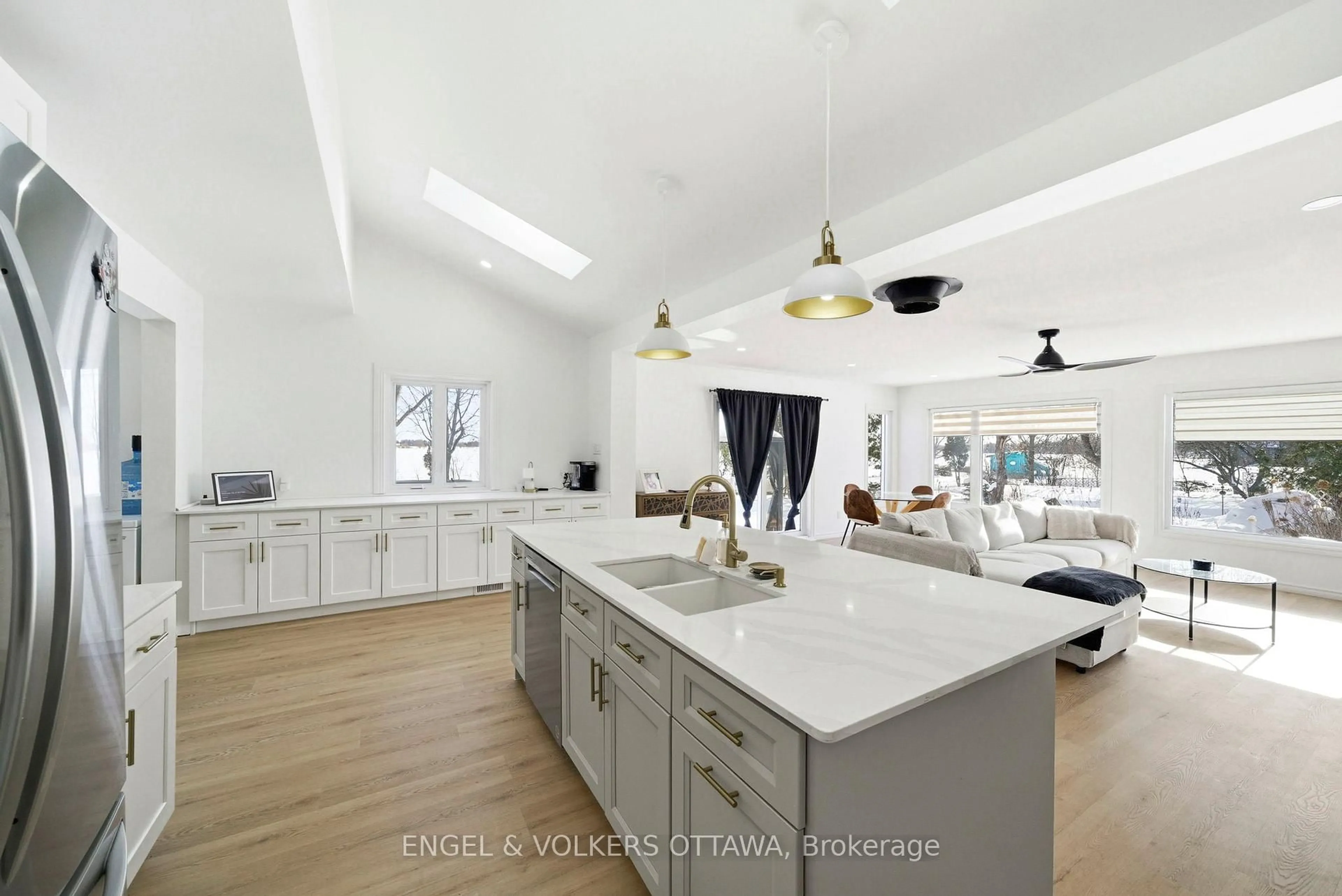 Open concept kitchen, unknown for 14120 County Road 13, North Stormont Ontario K0A 1R0