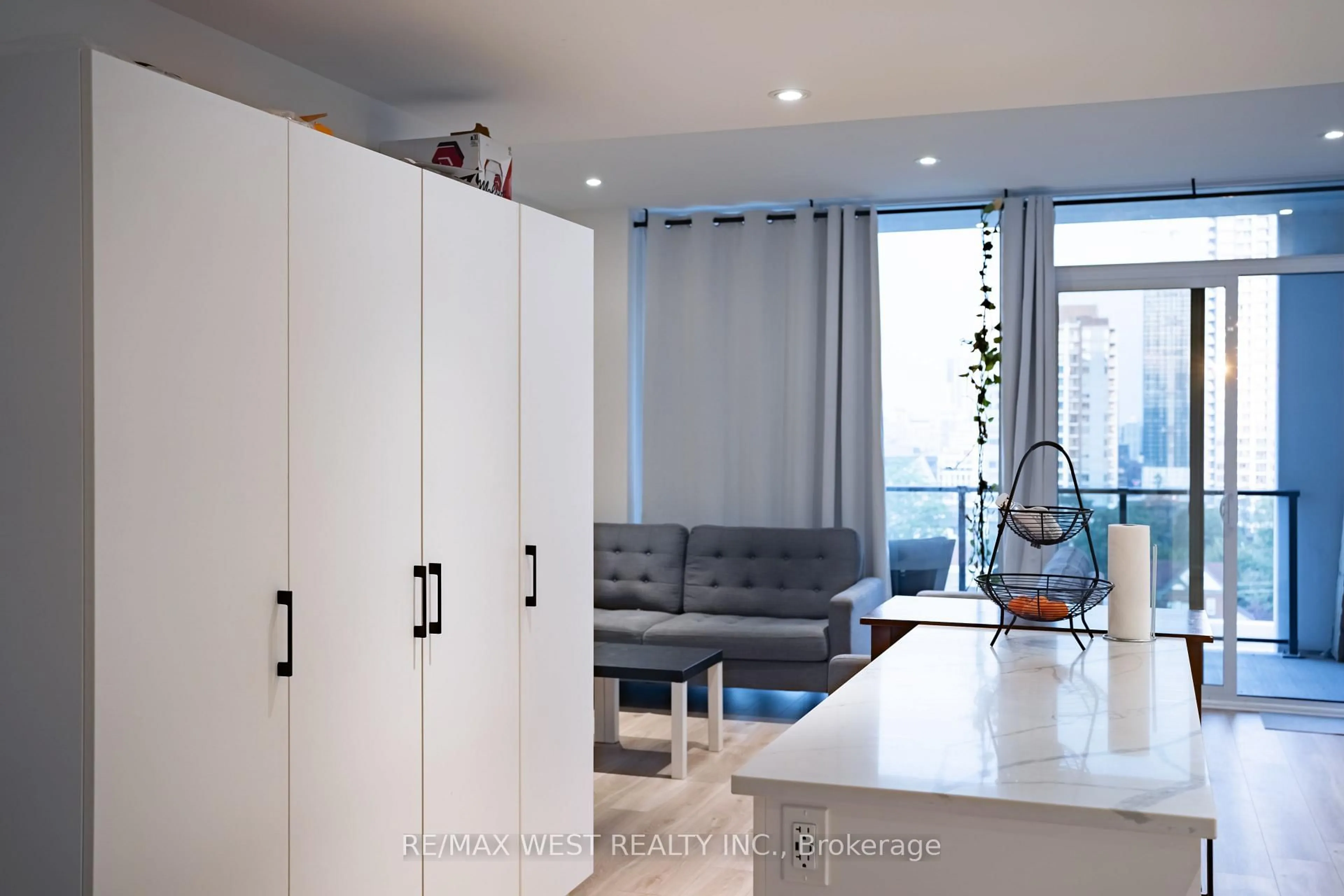 Unknown for 741 King St #812, Kitchener Ontario N2G 0E9