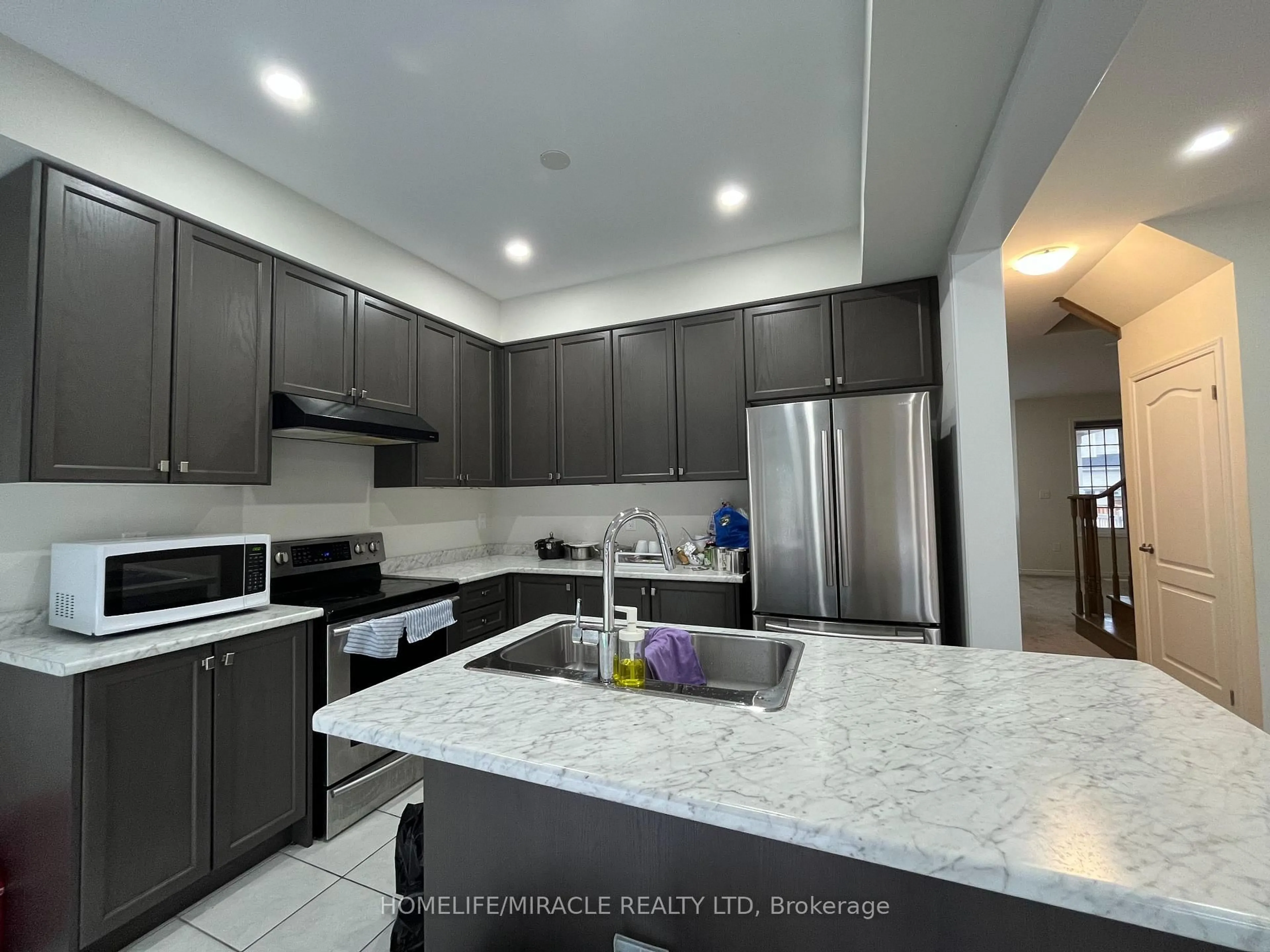 Open concept kitchen, ceramic/tile floor for 7 Esther Cres, Thorold Ontario L3B 0E9