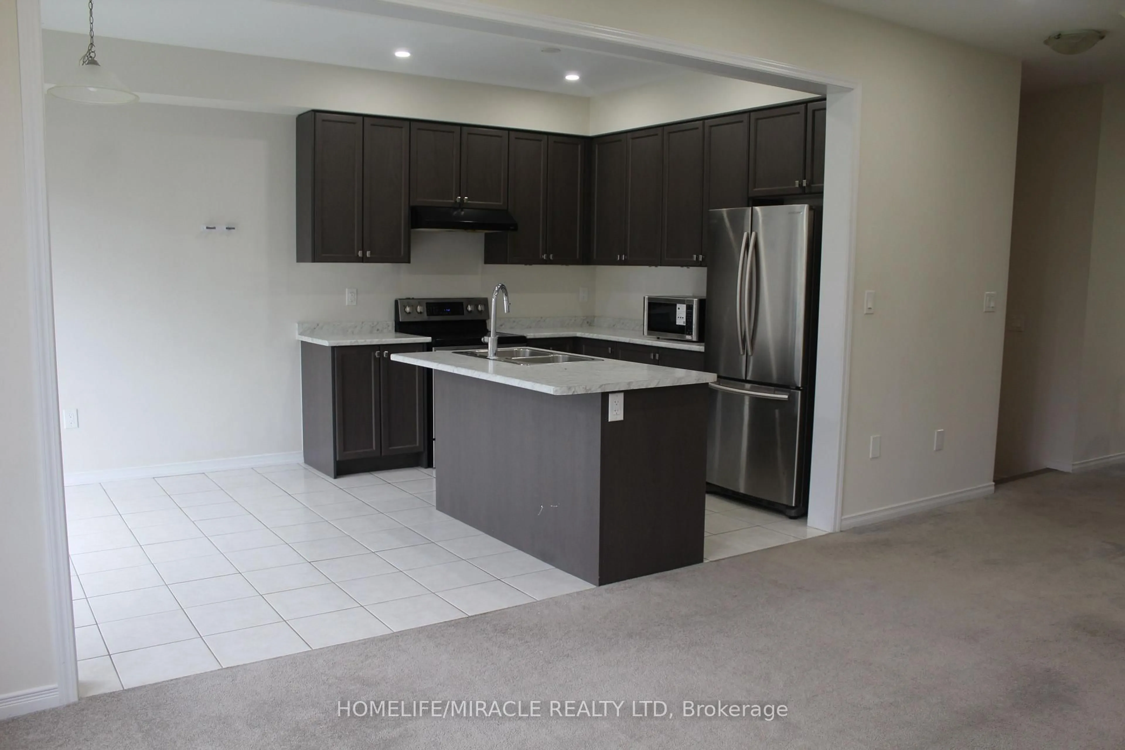 Open concept kitchen, ceramic/tile floor for 7 Esther Cres, Thorold Ontario L3B 0E9