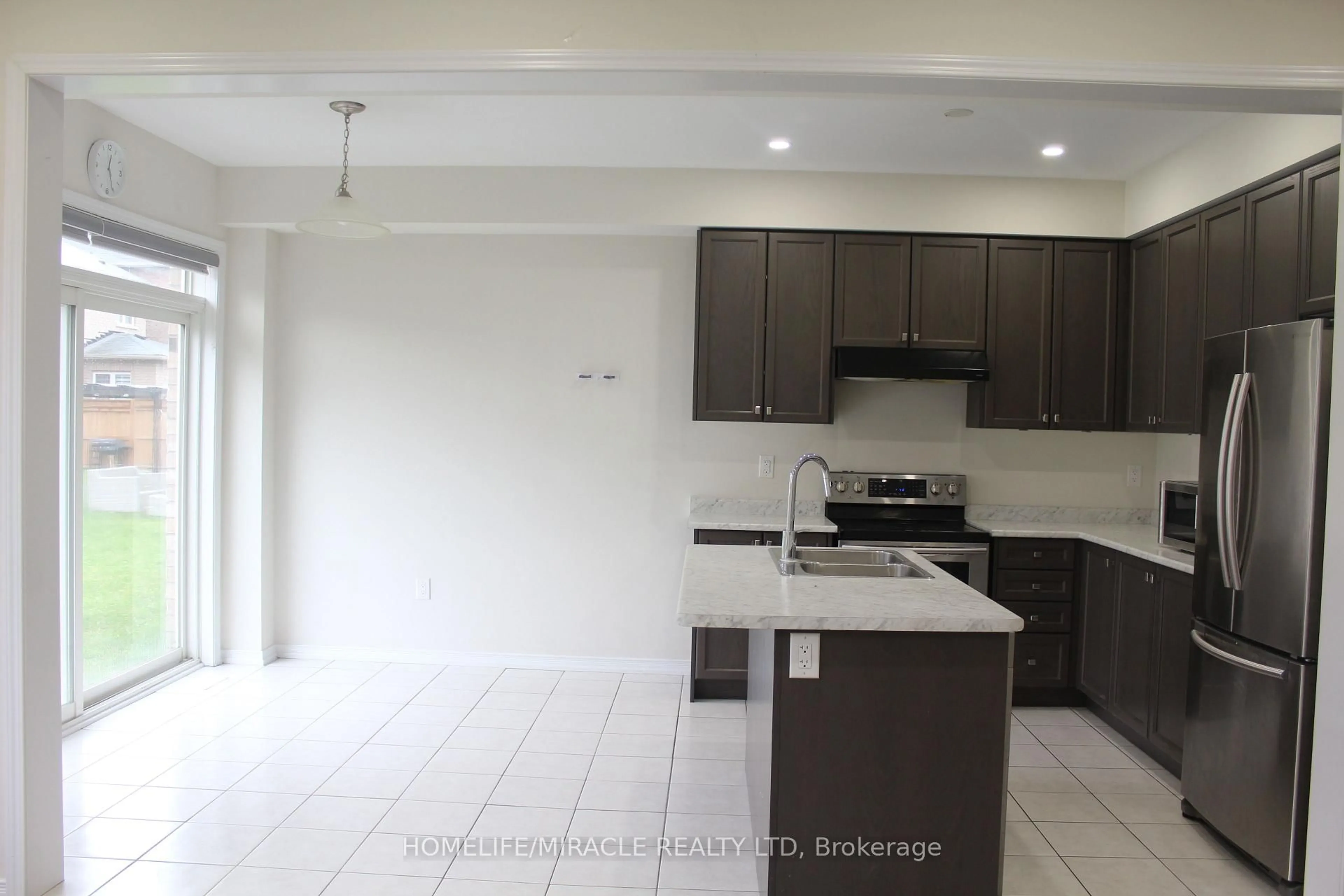 Unknown for 7 Esther Cres, Thorold Ontario L3B 0E9