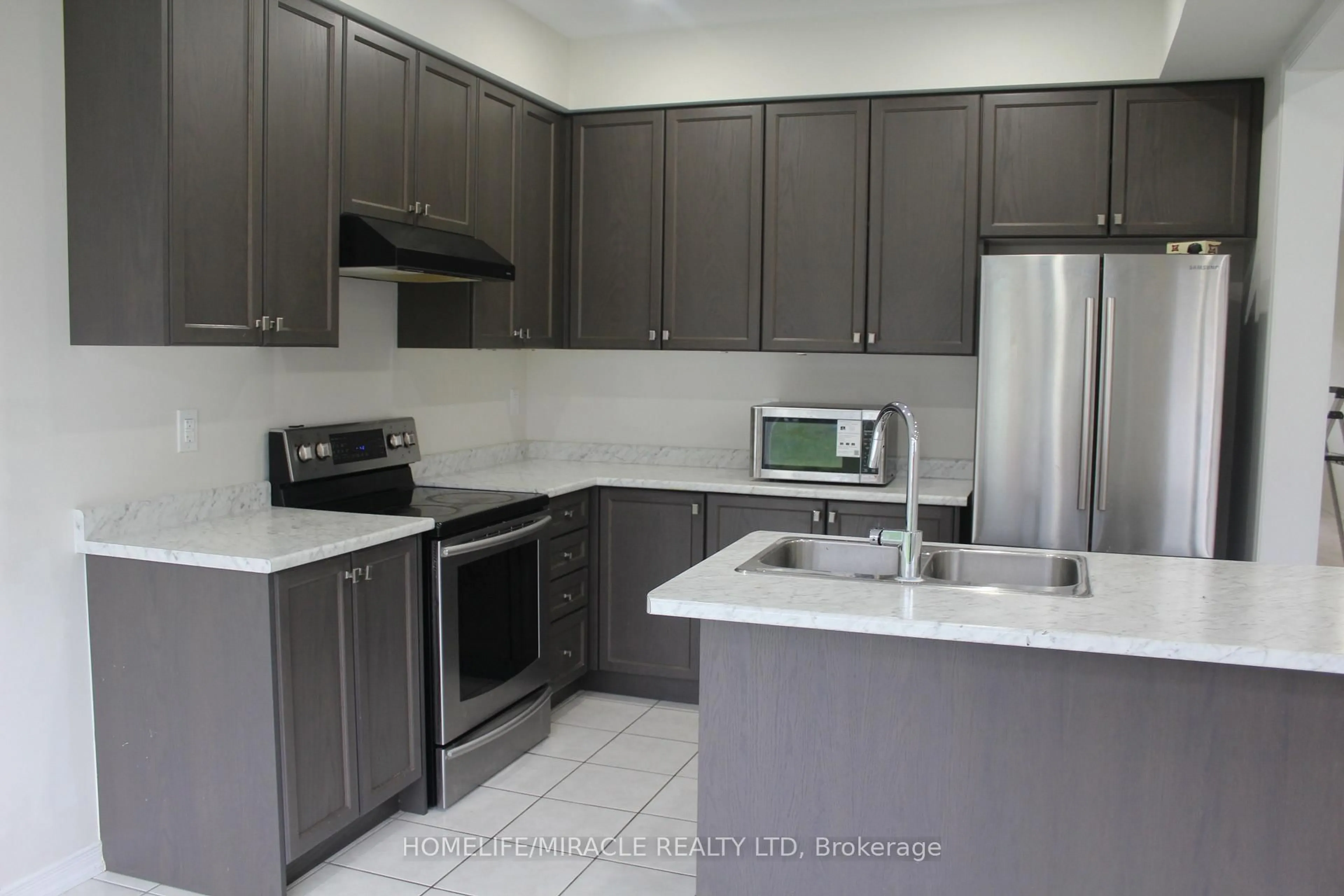Standard kitchen, unknown for 7 Esther Cres, Thorold Ontario L3B 0E9