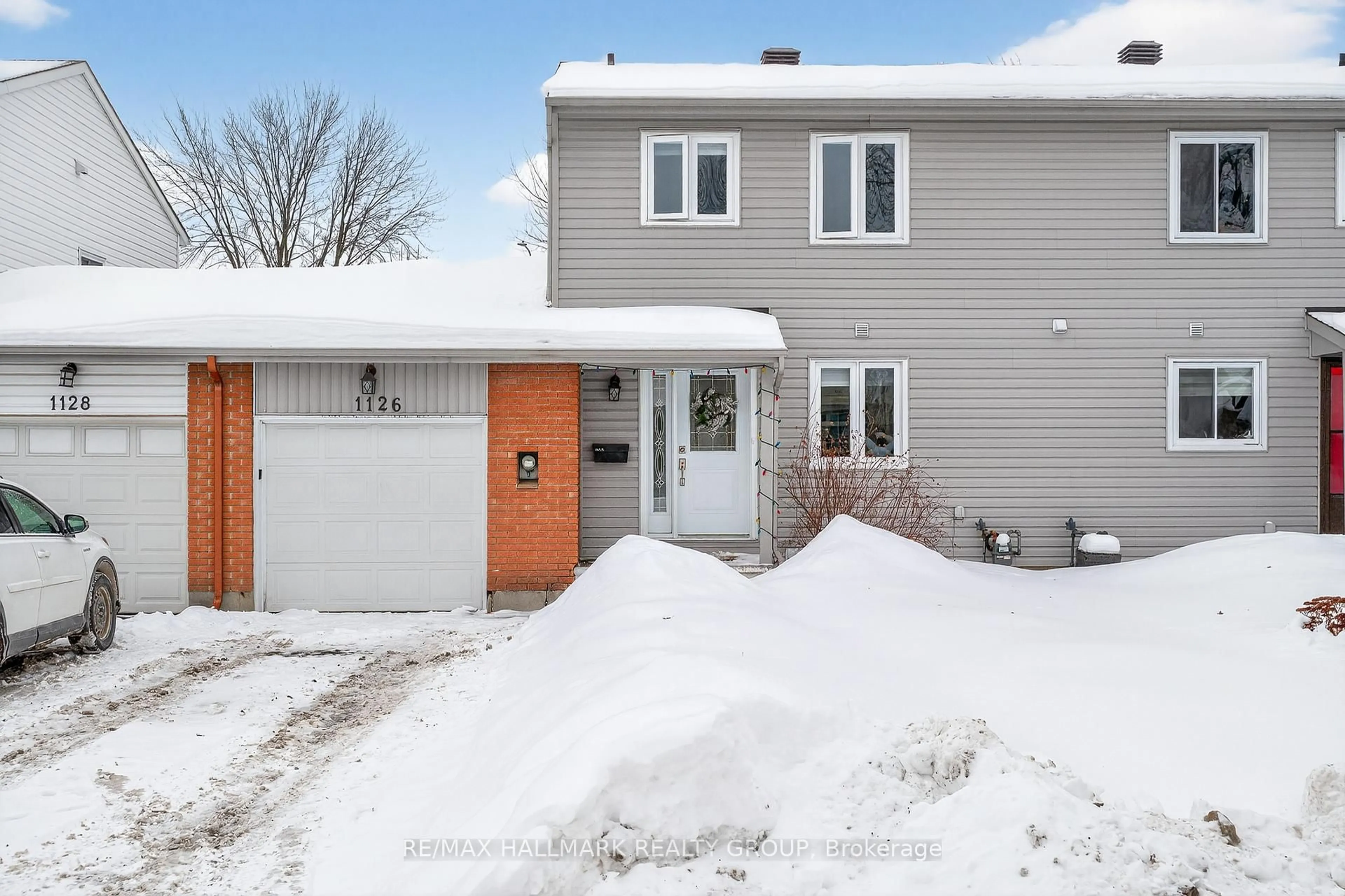 Unknown for 1126 Grenoble Cres, Ottawa Ontario K1C 2C6