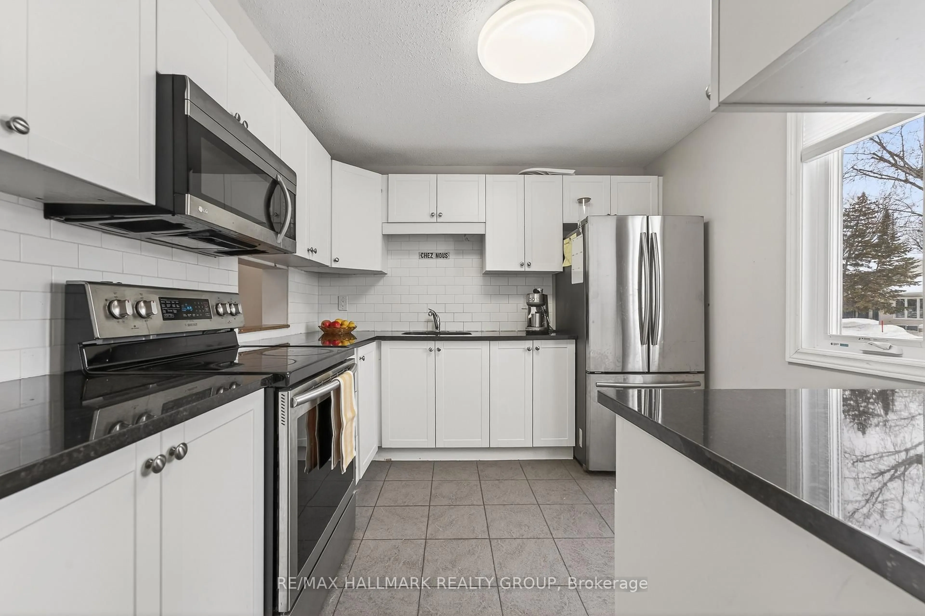 Standard kitchen, ceramic/tile floor for 1126 Grenoble Cres, Ottawa Ontario K1C 2C6