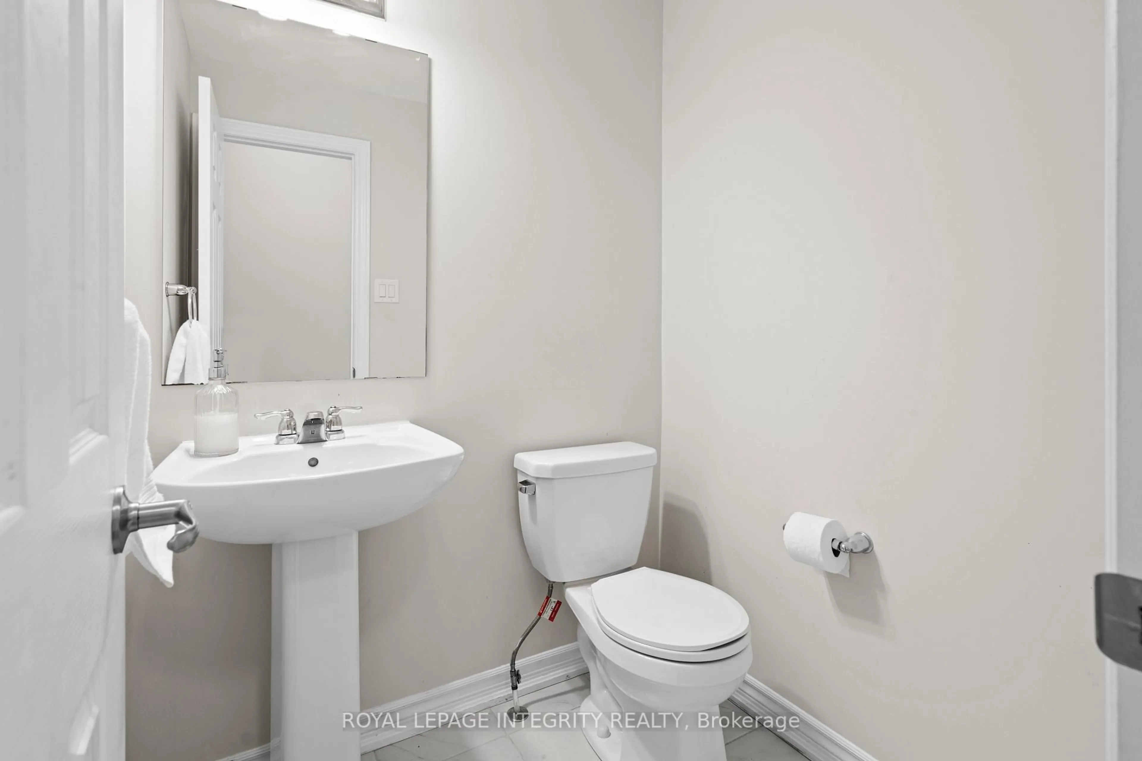 Standard bathroom, unknown for 504 Flagstaff Dr, Ottawa Ontario K2J 6T5