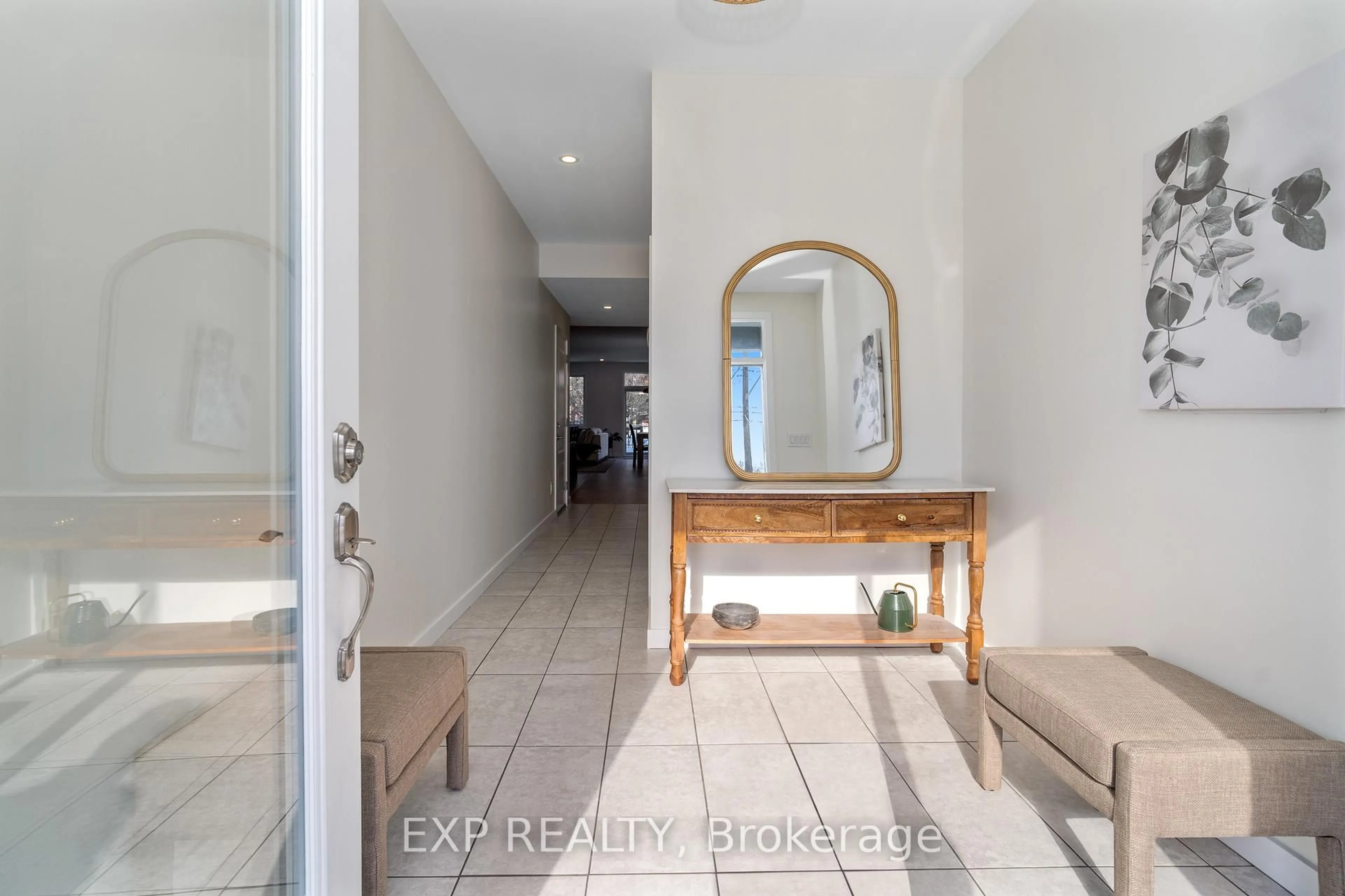 Indoor entryway for 503 Cote St, Ottawa Ontario K1K 0Z8