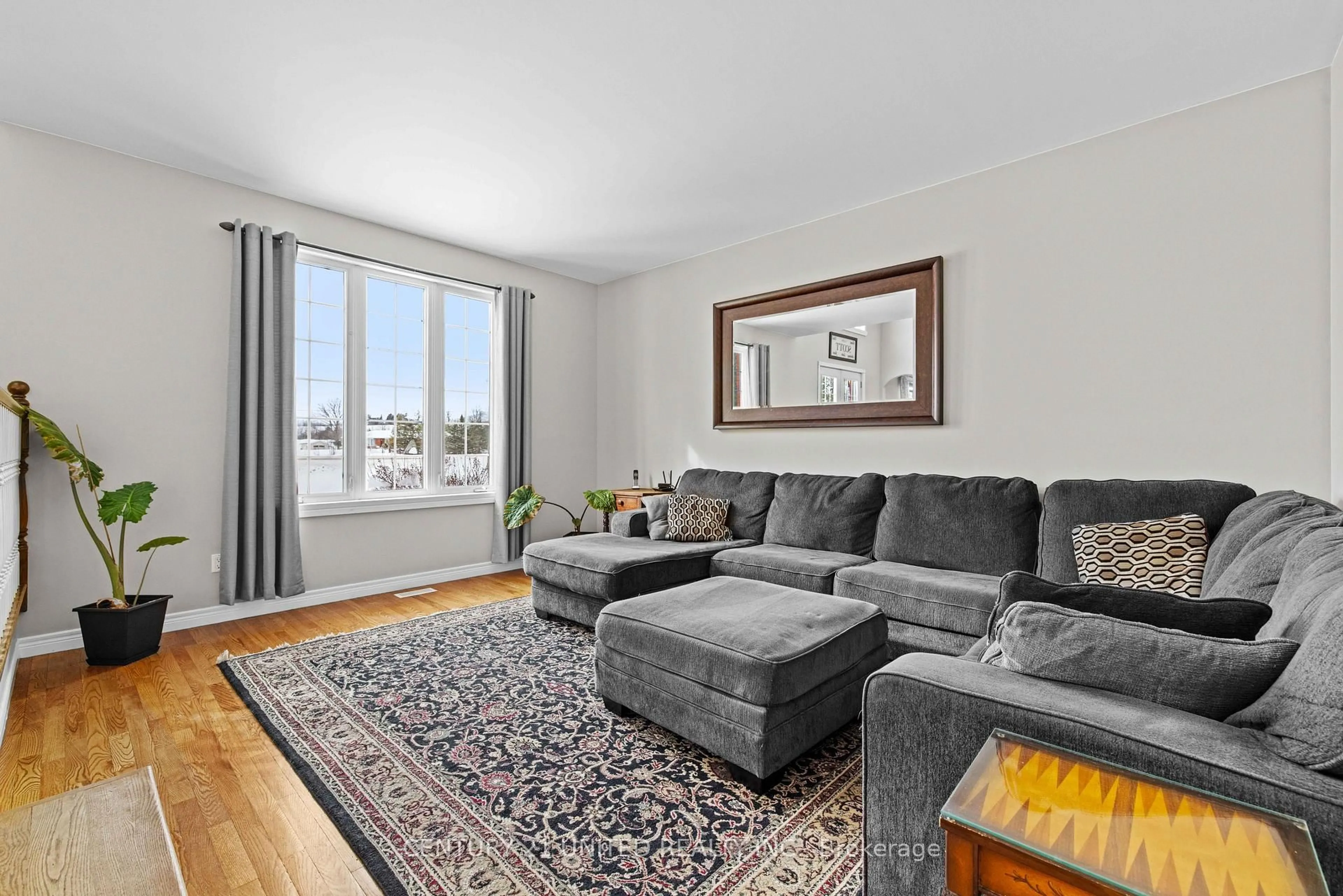 Living room with furniture, unknown for 1739 Heritage Line, Otonabee-South Monaghan Ontario K0L 2G0