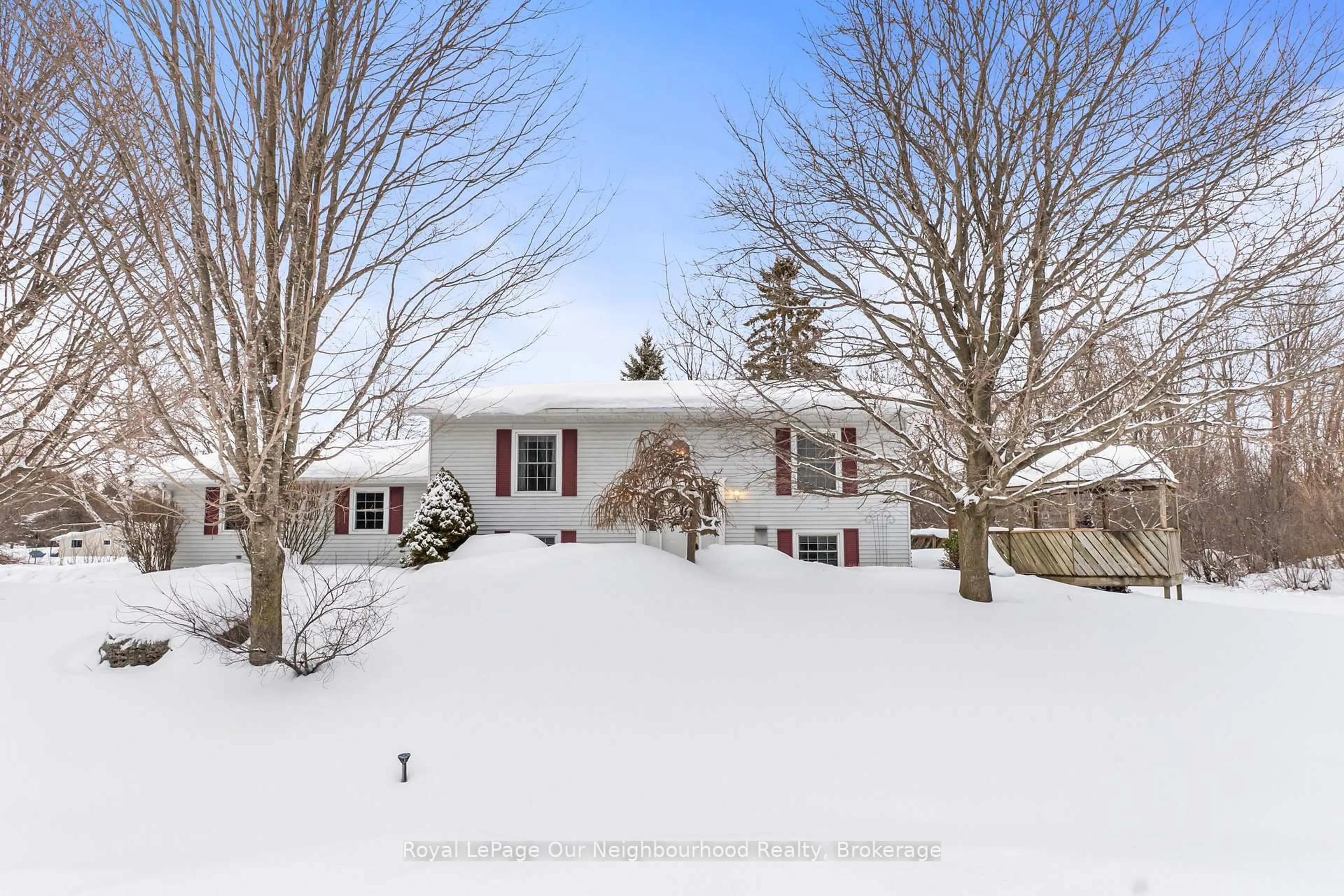 A pic from outside/outdoor area/front of a property/back of a property/a pic from drone, street for 25 Harbour St, Brighton Ontario K0K 1H0