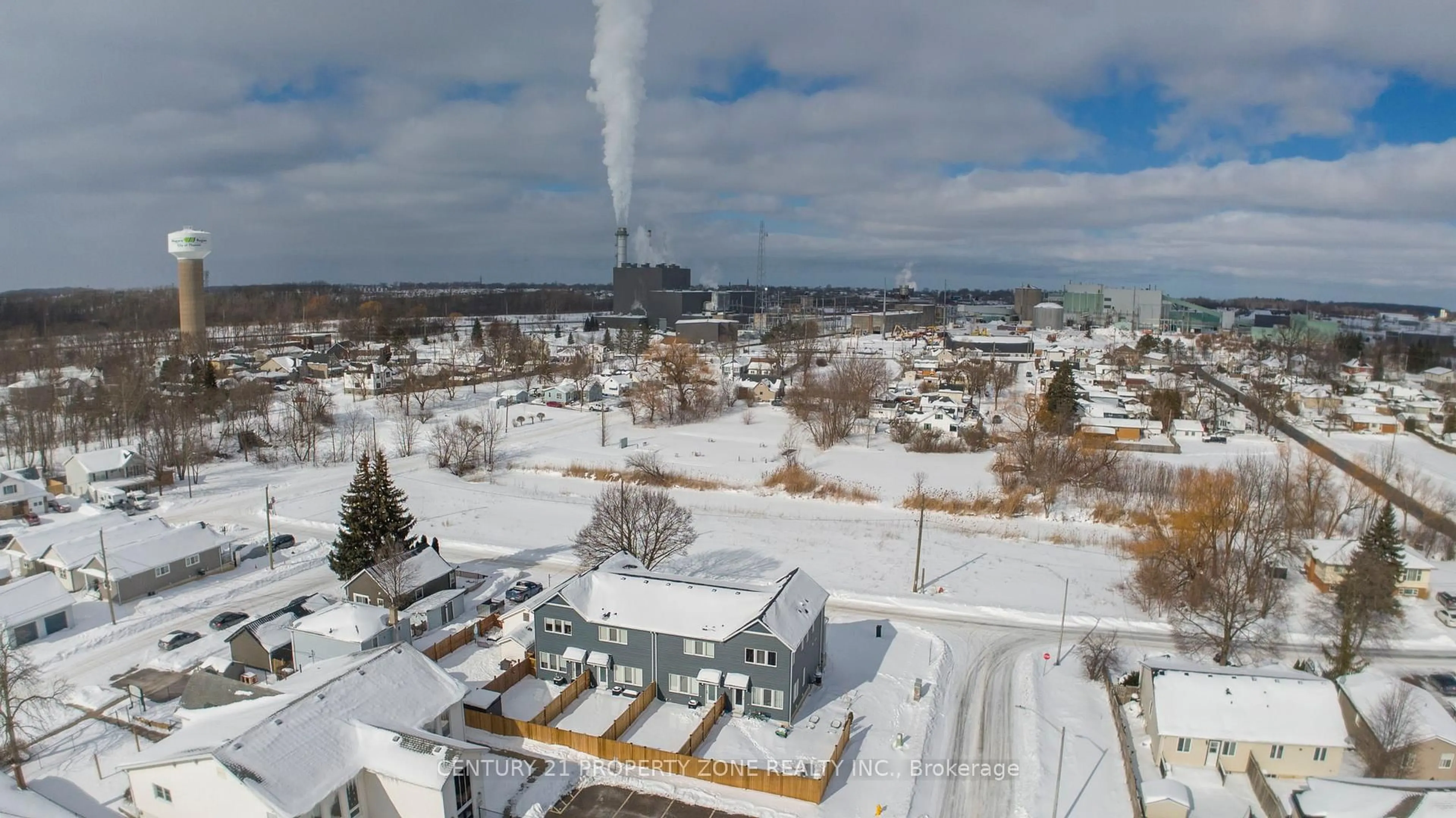 A pic from outside/outdoor area/front of a property/back of a property/a pic from drone, unknown for 195 Pilkington St, Thorold Ontario L2V 1K5