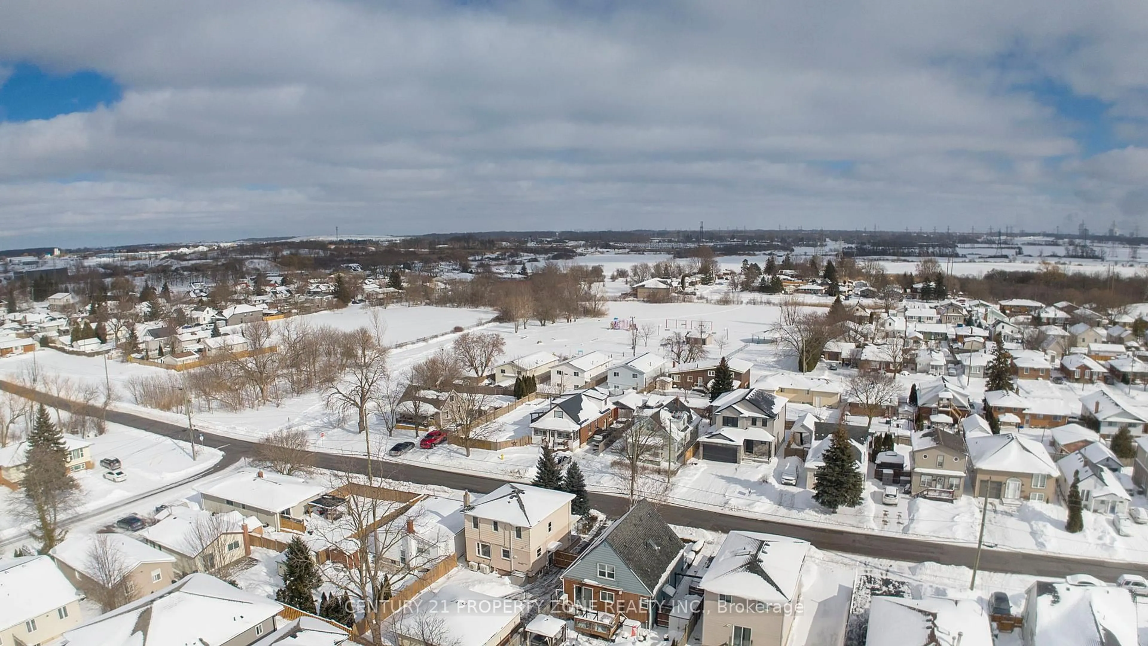 A pic from outside/outdoor area/front of a property/back of a property/a pic from drone, street for 195 Pilkington St, Thorold Ontario L2V 1K5