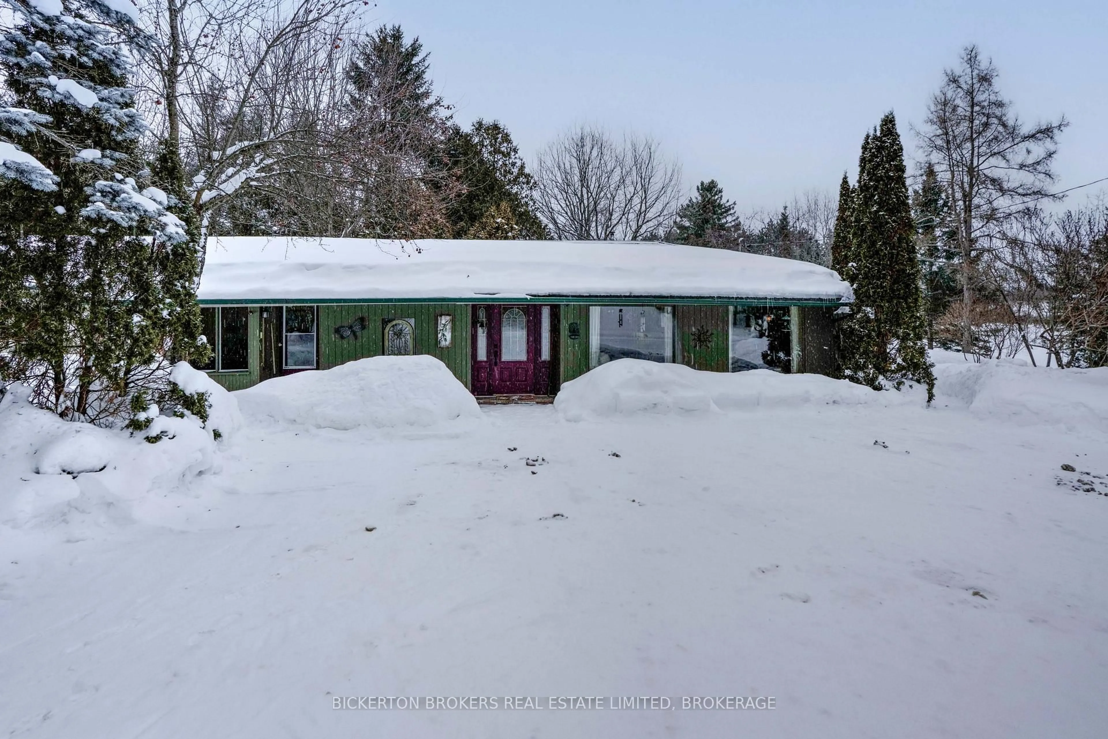 A pic from outside/outdoor area/front of a property/back of a property/a pic from drone, street for 1194 County Rd 32 Rd, Front of Leeds & Seeleys Bay Ontario K7G 2V3